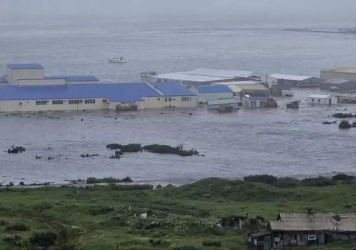 8.8’LİK DEPREMİN ARDINDAN İLK TSUNAMİ DALGALARI İKİ ÜLKEYE ULAŞTI! İŞTE O ANLAR