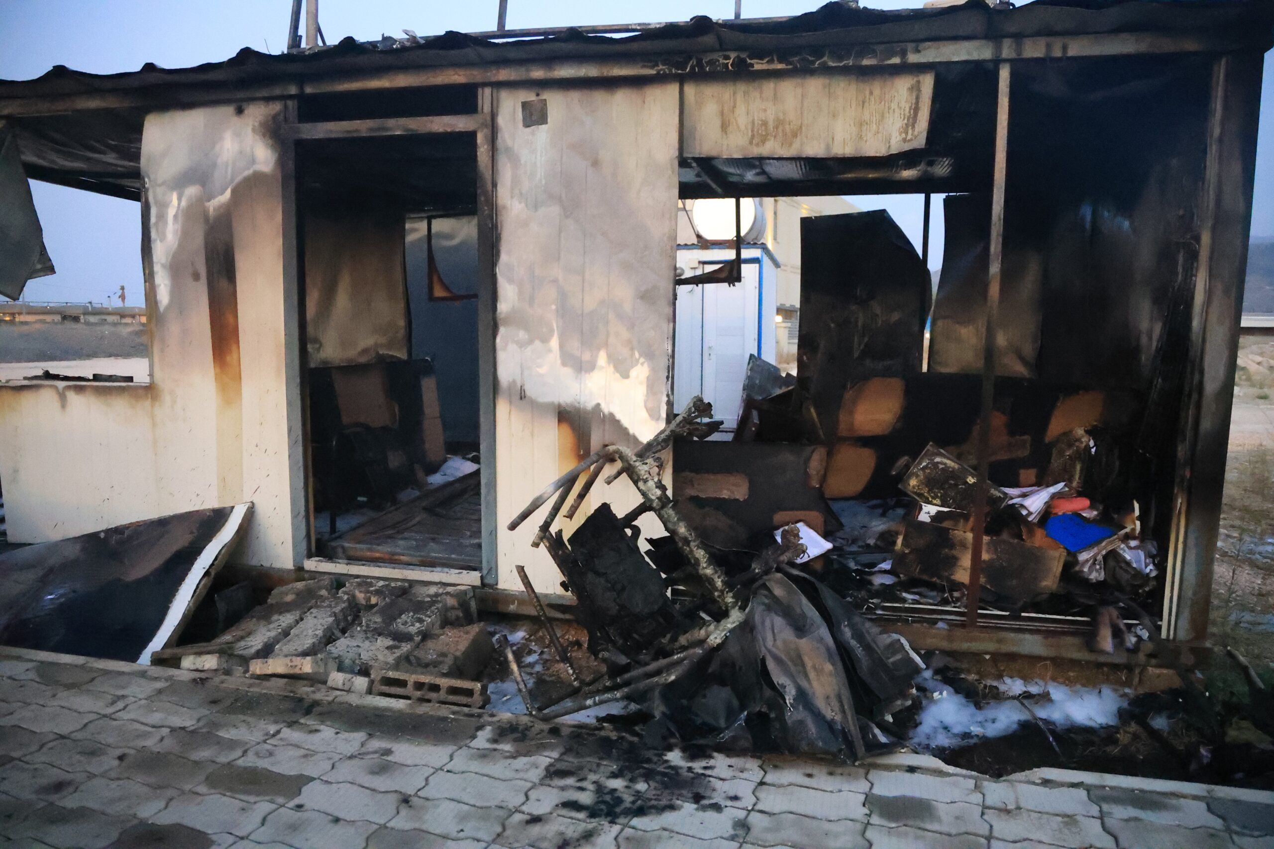 ALEVLERE TESLİM OLAN KONTEYNER İŞ YERİ KULLANILMAZ HALE GELDİ