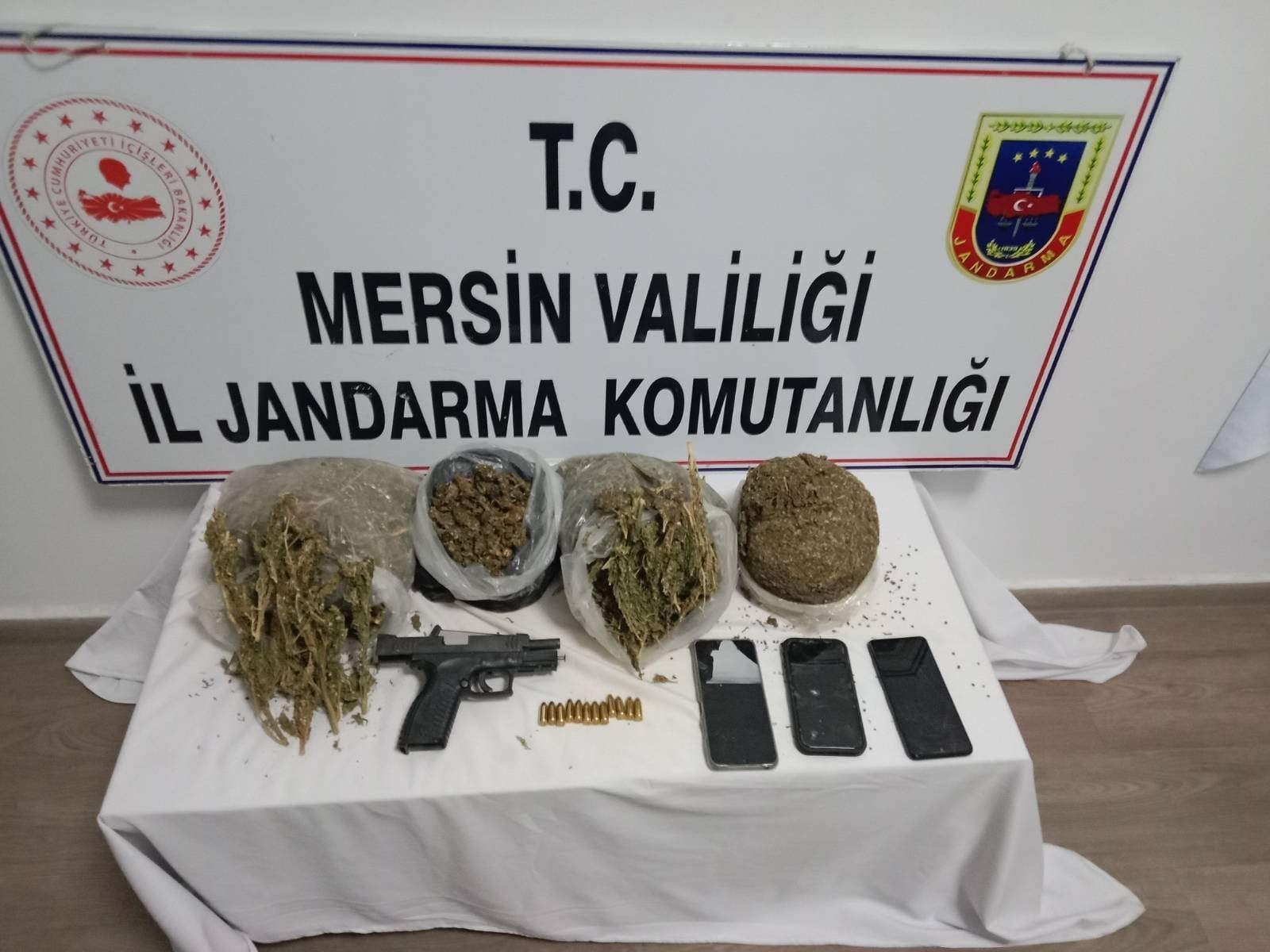 MERSİN’DE UYUŞTURUCU OPERASYONU: 4 GÖZALTI