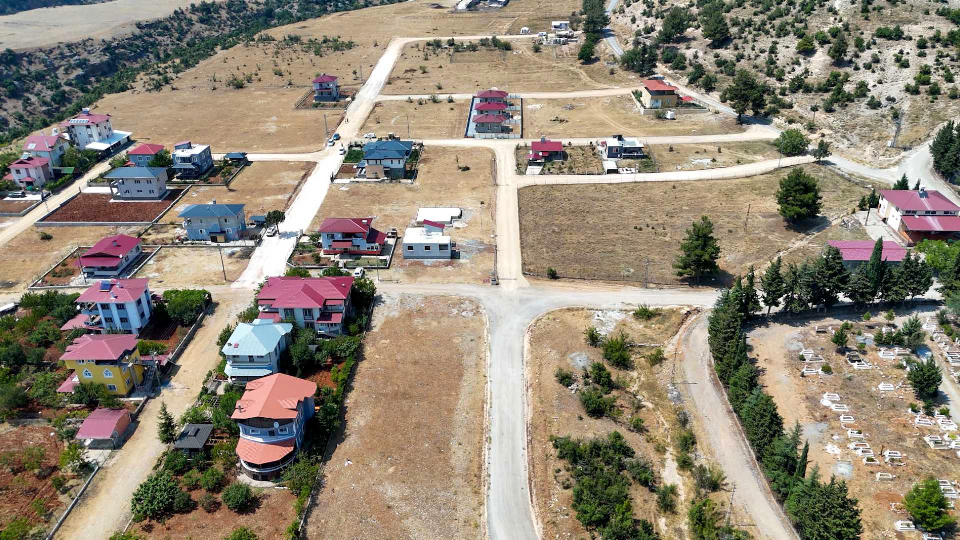 TARSUS BELEDİYESİ KAHRAMAN GÜLEK’TE YOL VE ULAŞIM ÇALIŞMALARINI SÜRDÜRÜYOR
