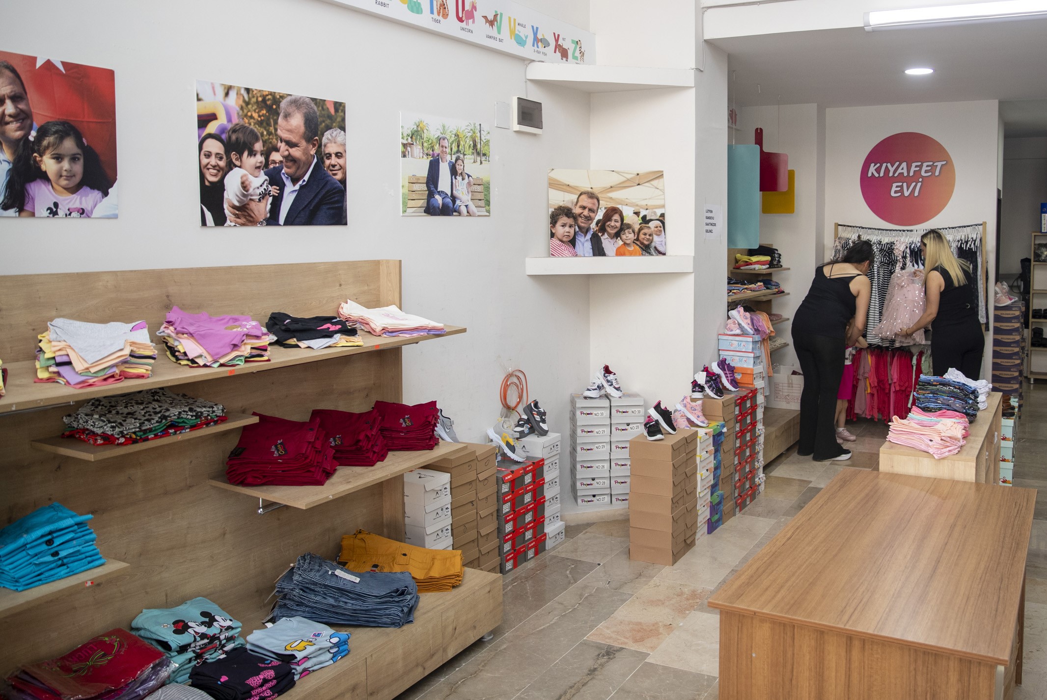 MERSİN’DE KIYAFET EVİ’NDEN 22 BİN ÇOCUK FAYDALANDI