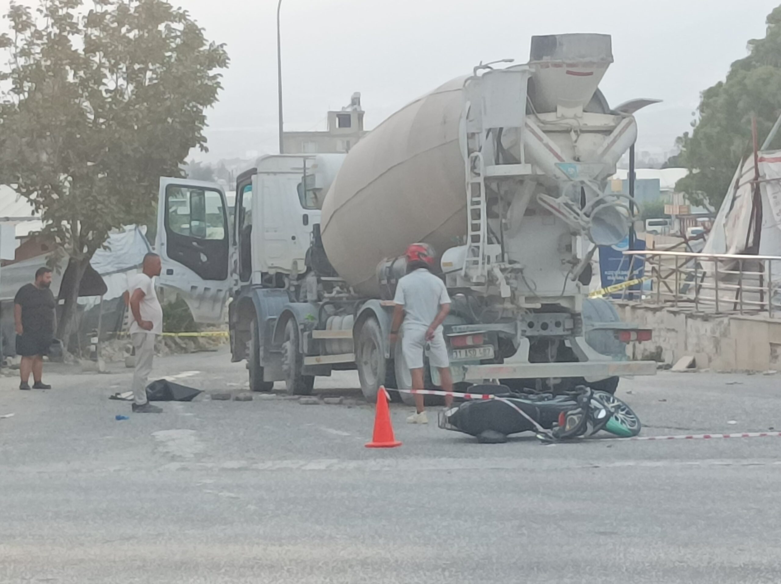 BETON MİKSERİ MOTOSİKLETİ EZDİ: 2 ÖLÜ