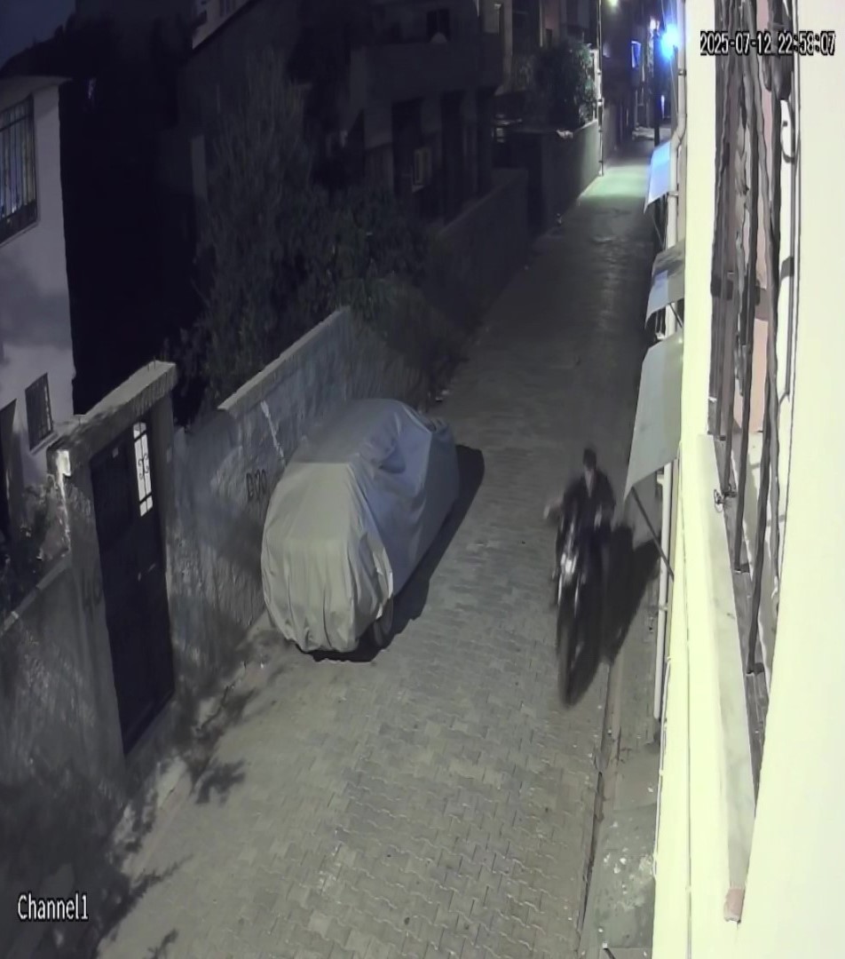 EVİN AVLUSUNDAN MOTOSİKLET ÇALDI, “HEVESİM OLDUĞU İÇİN DAYANAMAYIP ÇALDIM” DEDİ