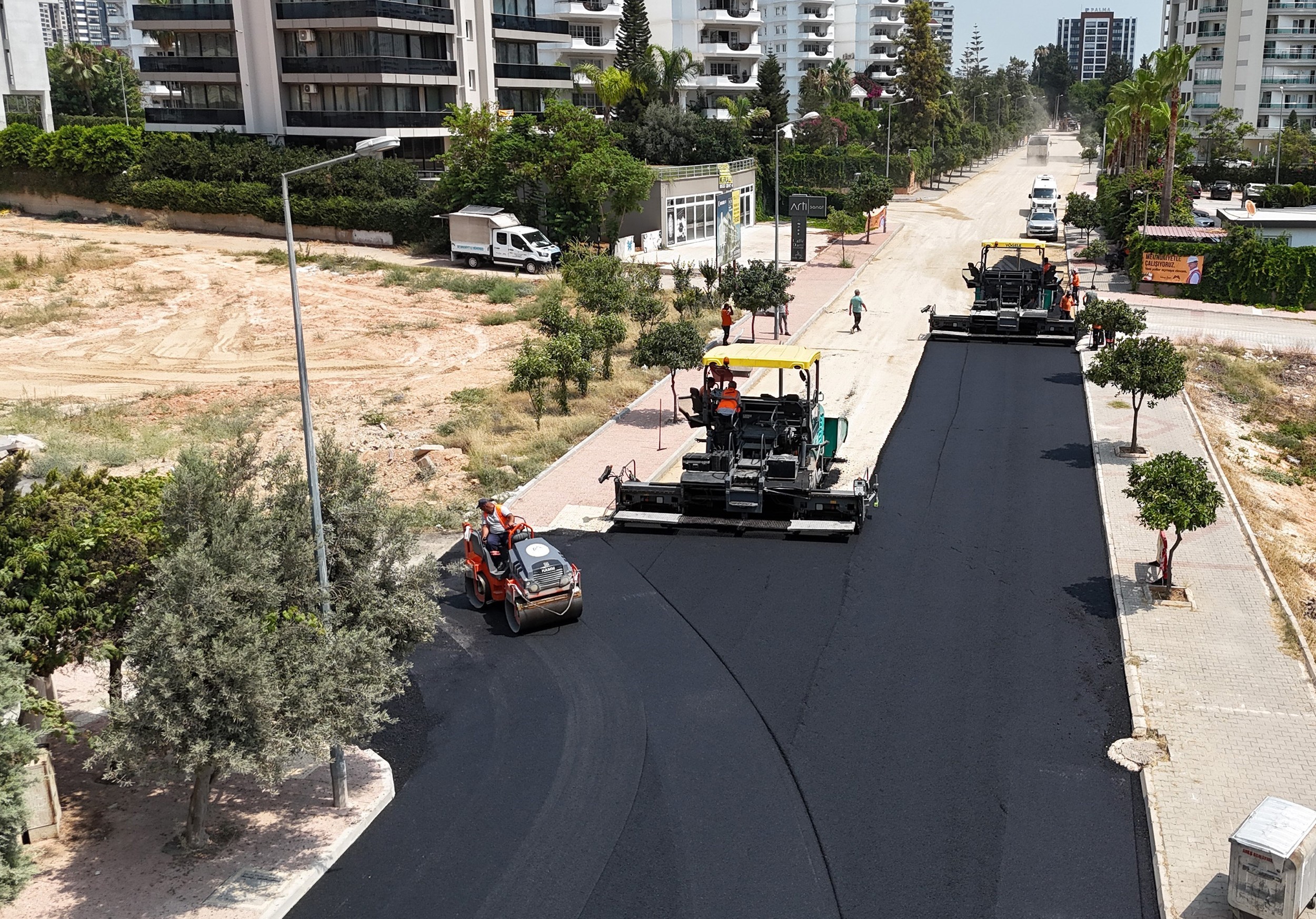 MERSİN’DE BOZUK YOLLAR TEK TEK YENİLENİYOR