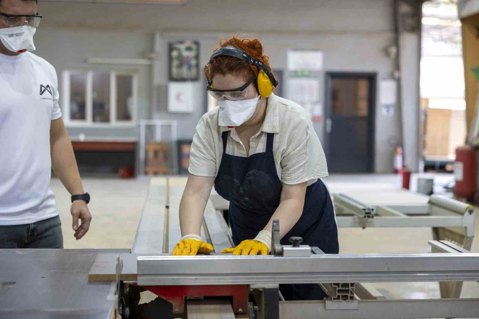 MERCEK KURSLARIYLA NİTELİKLİ USTALAR YETİŞİYOR