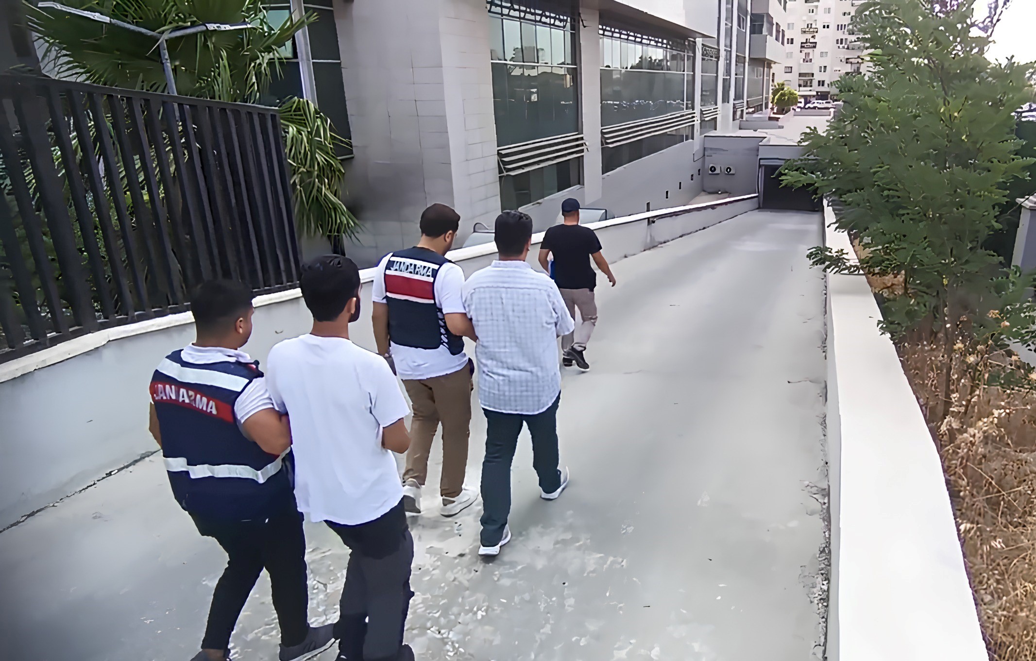 MERSİN’DE DEAŞ’A FİNANS SAĞLAYAN ŞÜPHELİLERE OPERASYON: 2 GÖZALTI