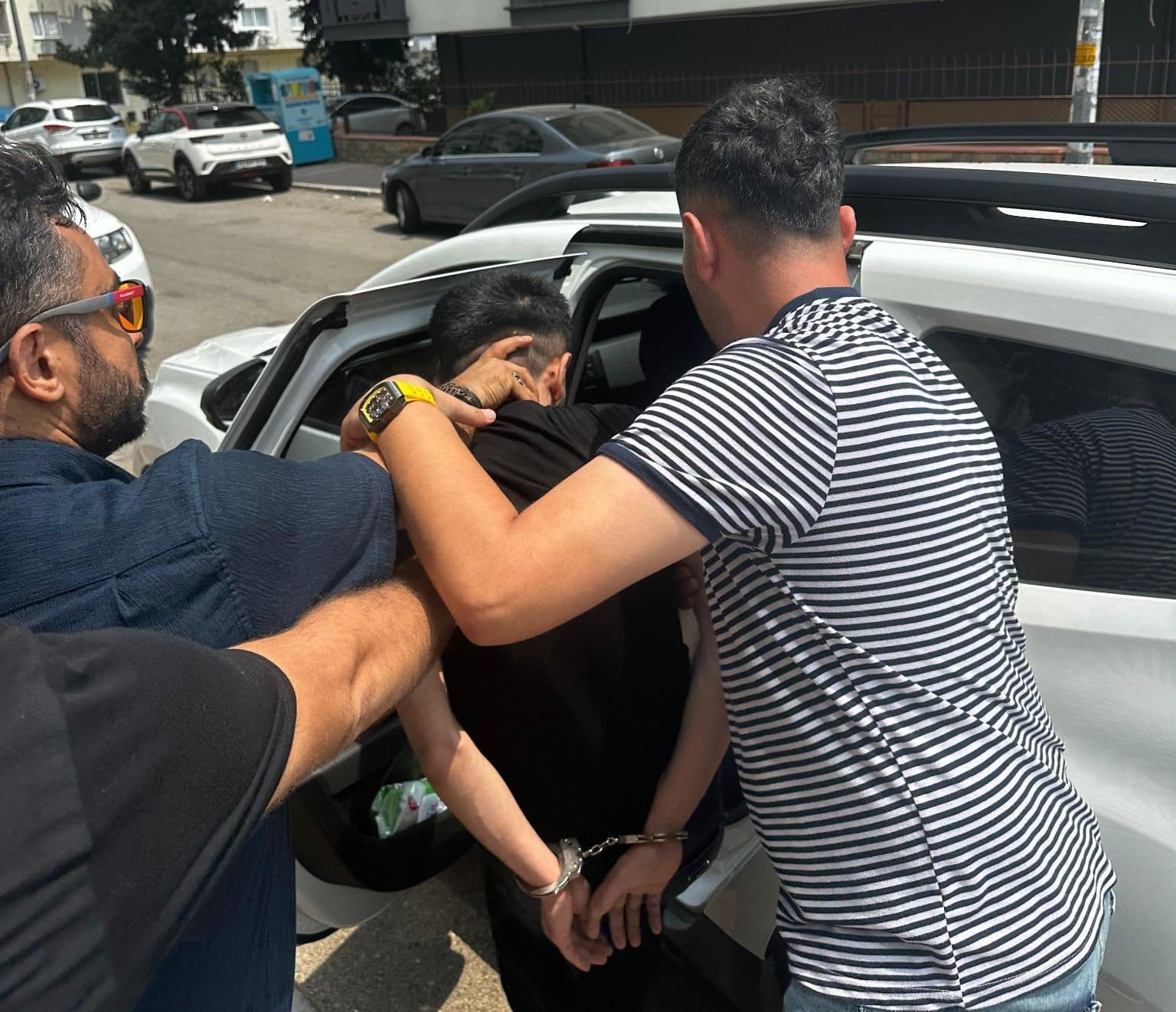 CİNAYETTEN ARANAN FİRARİ 7 AY SONRA YAKALANIP TUTUKLANDI