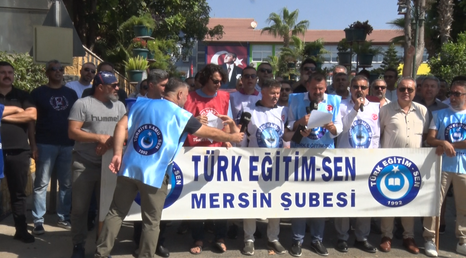 KAMU ÇALIŞANLARI 1 GÜNLÜK İŞ BIRAKMA EYLEMİ YAPIYOR