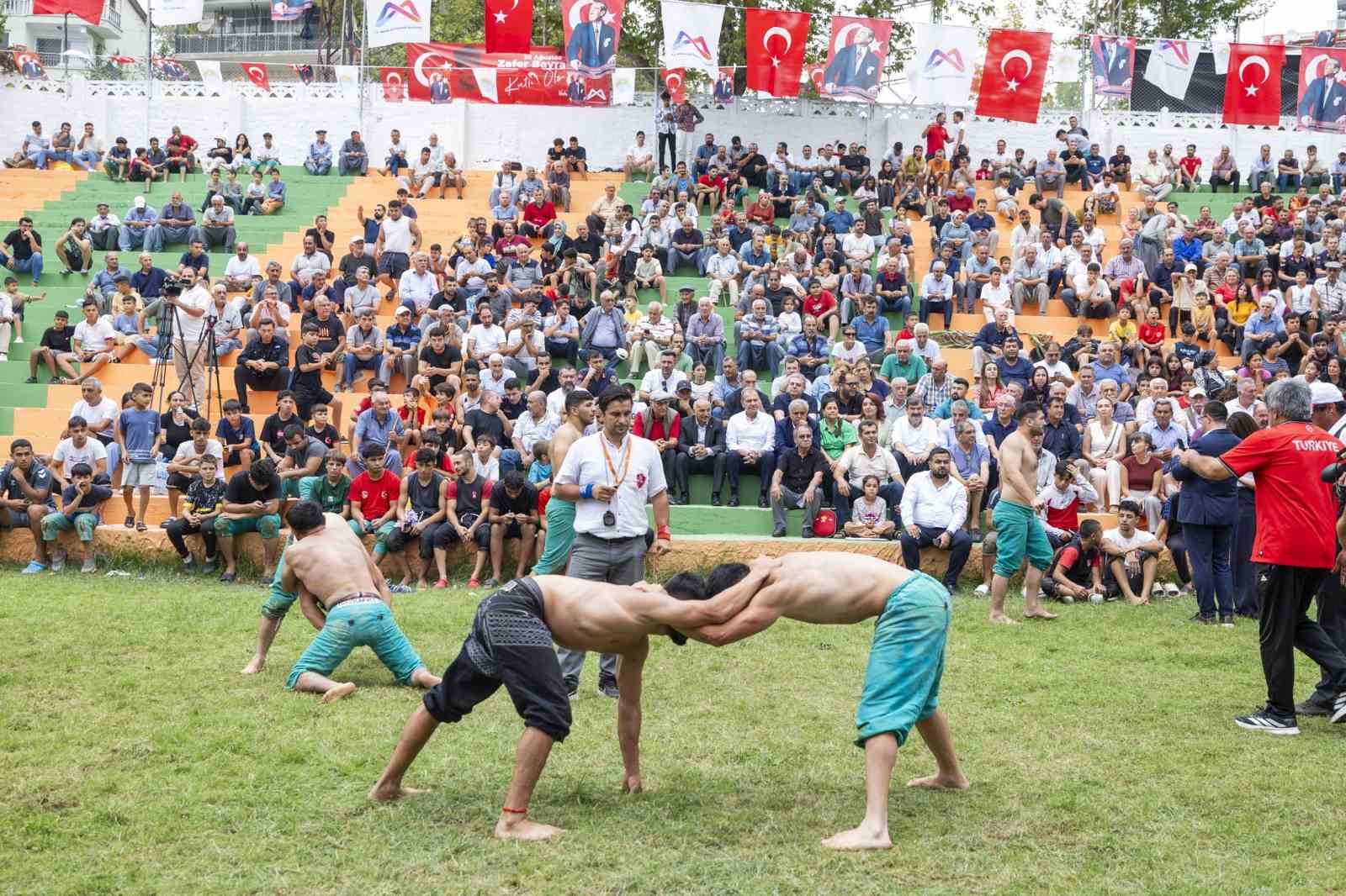 MERSİN’DE ZAFER BAYRAMI KAPSAMINDA ‘GÖZNE KARAKUCAK GÜREŞLERİ’ DÜZENLENDİ