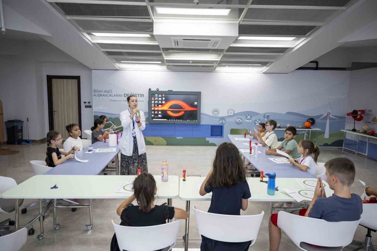 MERSİN’DE 5 BİN 547 ÖĞRENCİ YAZ TATİLİNİ BİLİMLE GEÇİRDİ