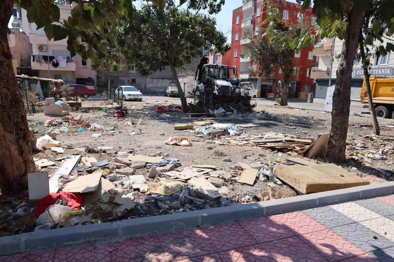 MERSİN’DE HURDA VE ÇÖP YIĞAN VATANDAŞA CEZA