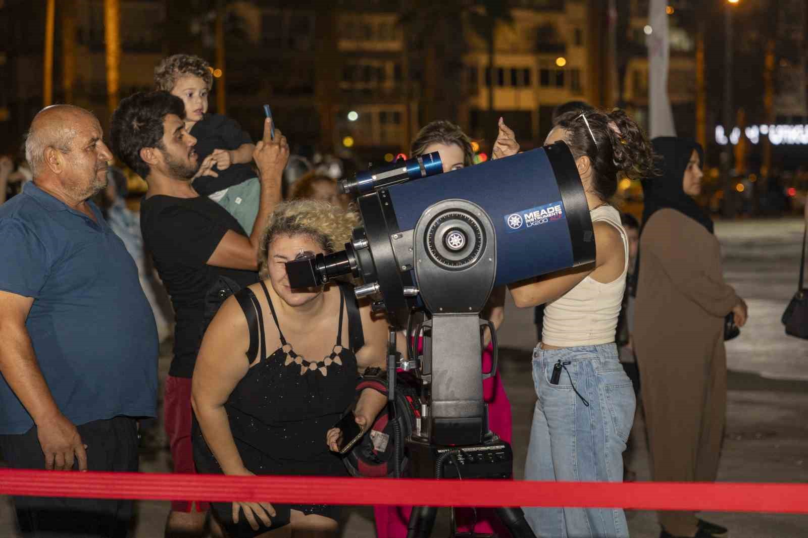 MERSİNLİLER ’TAM AY TUTULMASI’NI İLGİYLE İZLEDİ