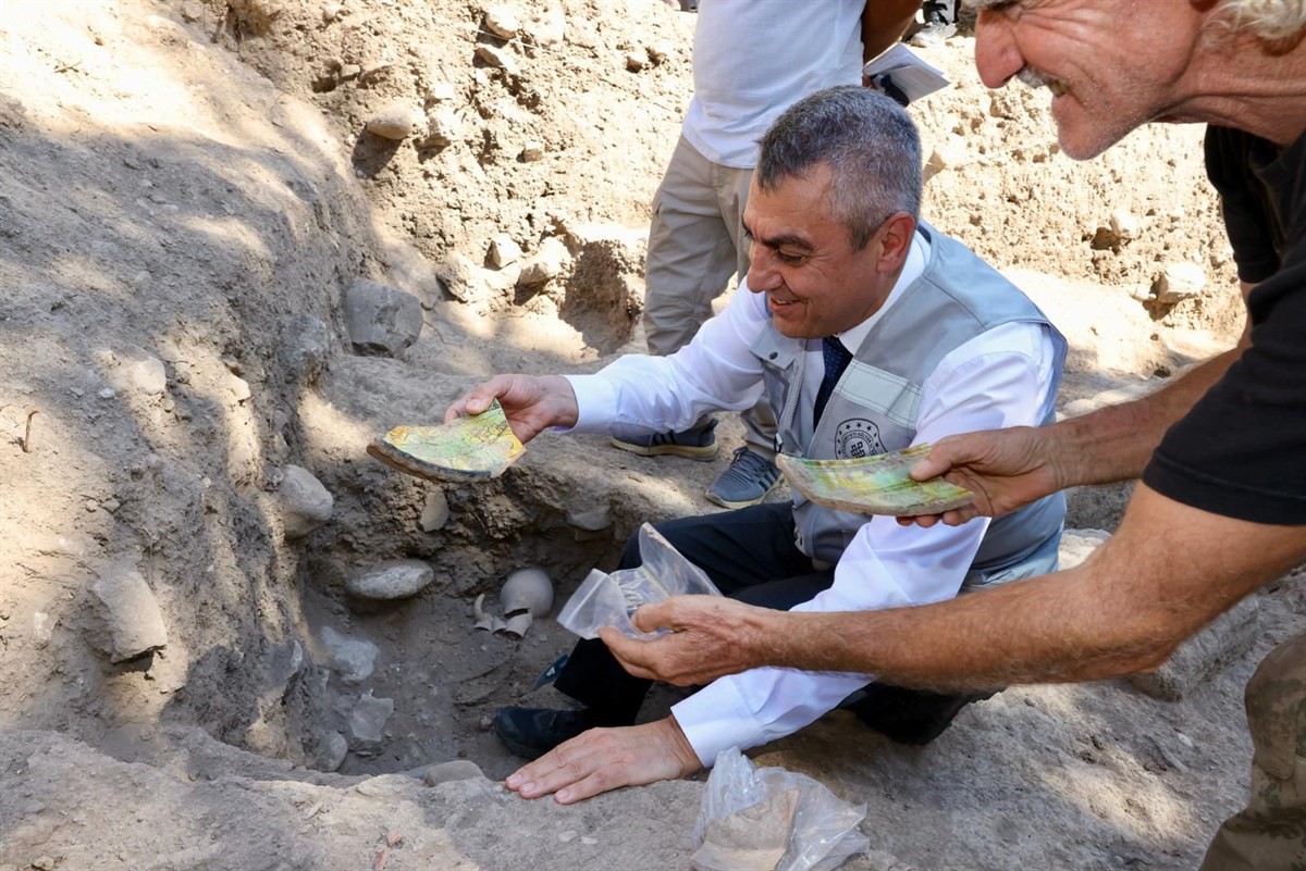 YUMUKTEPE HÖYÜĞÜNDE ARKEOLOJİK KAZILAR SÜRÜYOR
