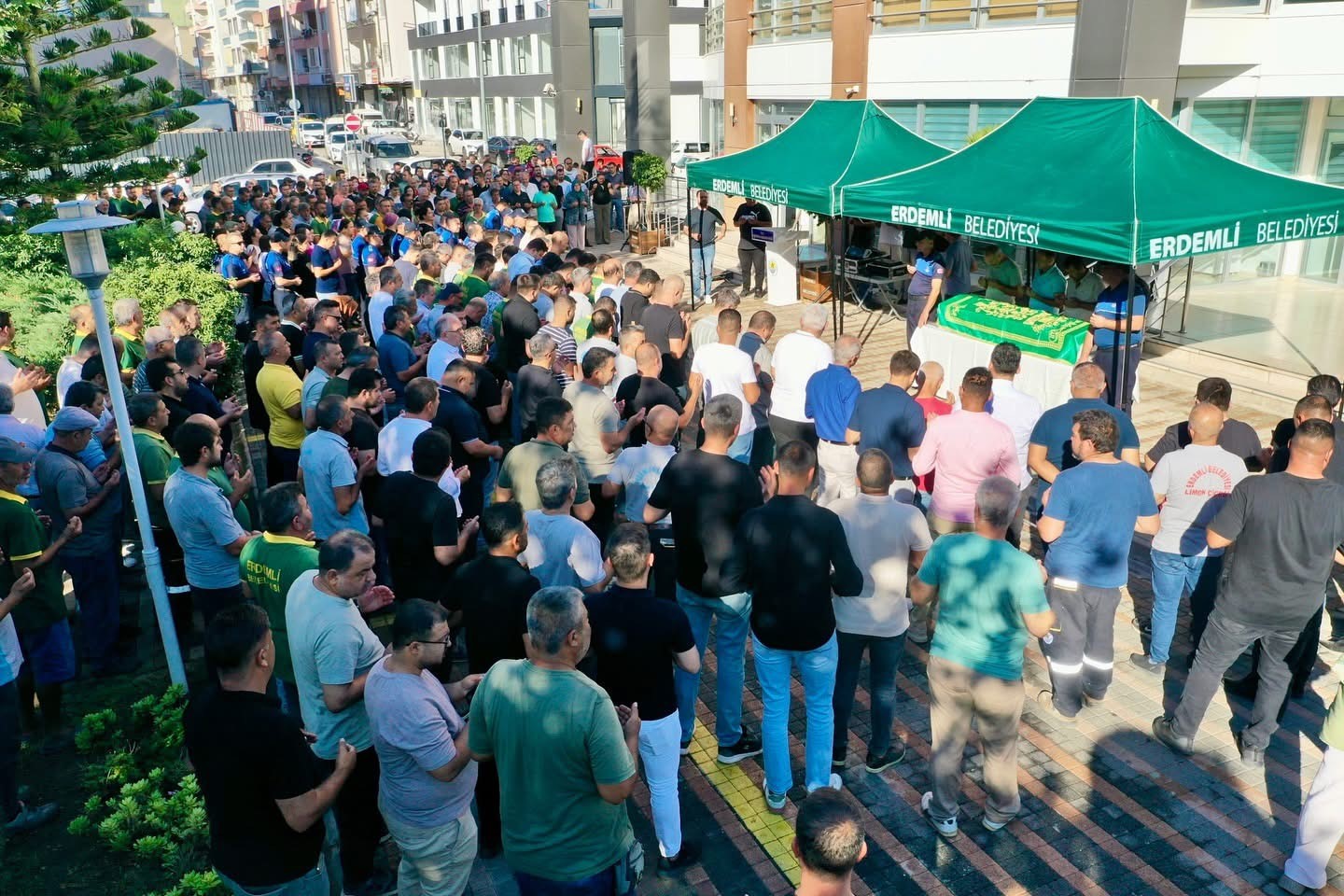 ERDEMLİ BELEDİYESİ’NİN ACI GÜNÜ: VEFAT EDEN PERSONEL İÇİN TÖREN DÜZENLENDİ