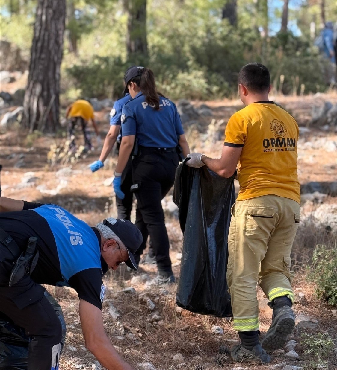 BOZYAZI’DA ÇÖP TOPLAMA ETKİNLİĞİ DÜZENLENDİ