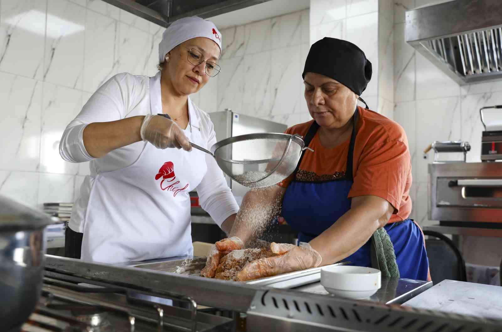 MERSİN’DE MERCEK’TEN ÜCRETSİZ ‘AŞÇI ÇIRAĞI KURSU’ DESTEĞİ