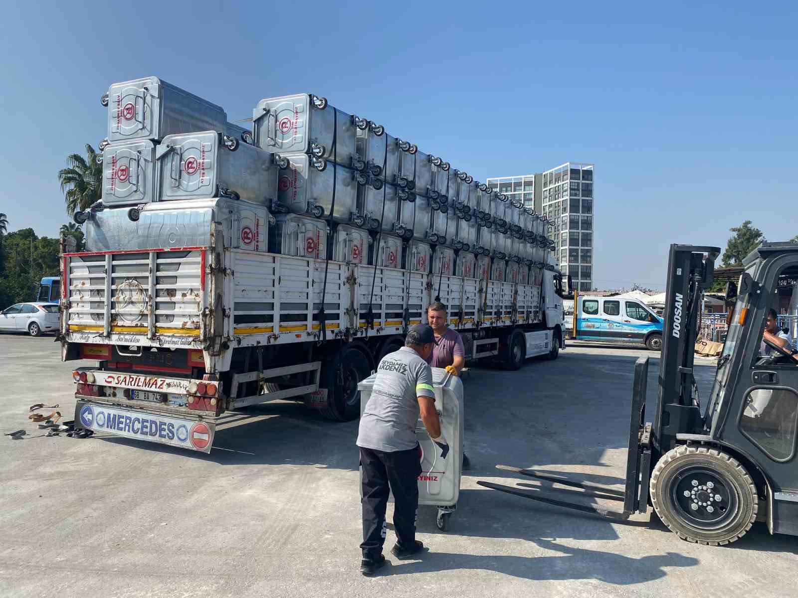 AKDENİZ BELEDİYESİNDEN DAHA TEMİZ BİR KENT İÇİN 250 YENİ ÇÖP KONTEYNERİ