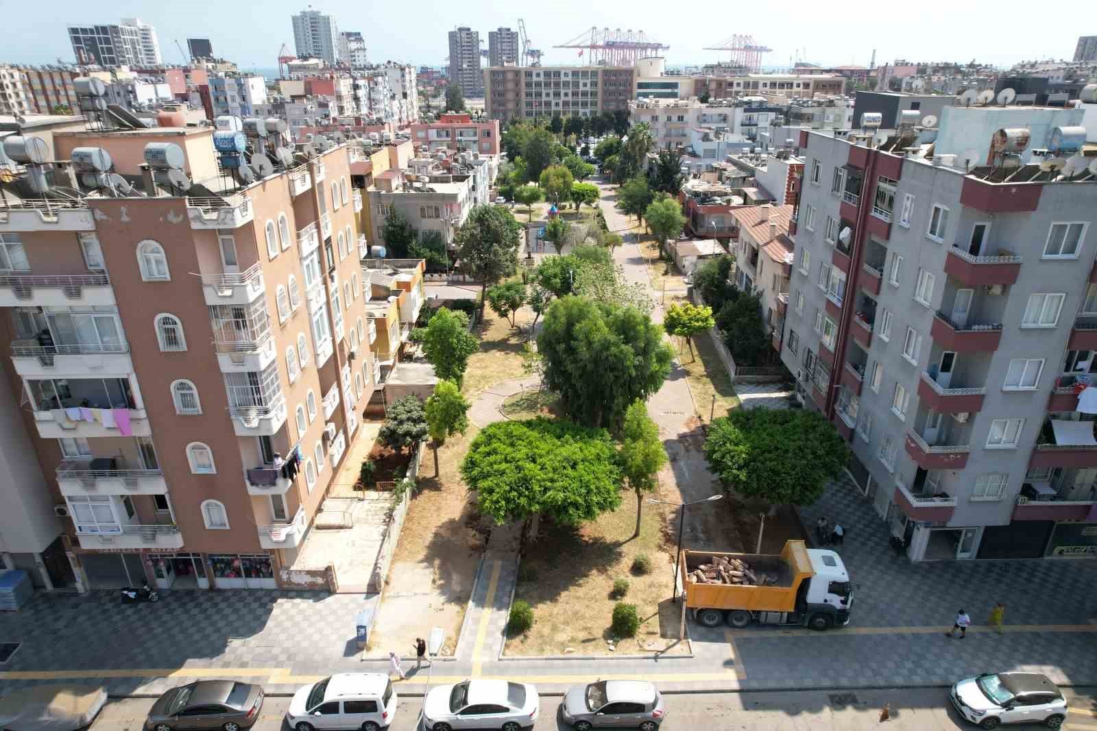 MANOLYA PARKI BAŞTAN SONA YENİLENİYOR