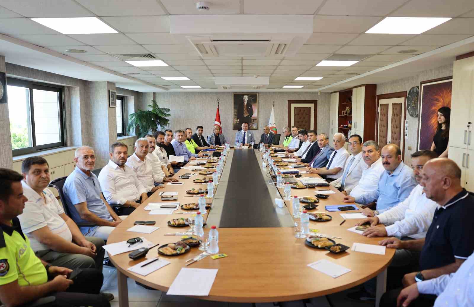 MERSİN’DE ŞEHİR İÇİ YOLCU VE SERVİS TAŞIMACILIĞI SORUNLARI MASAYA YATIRILDI