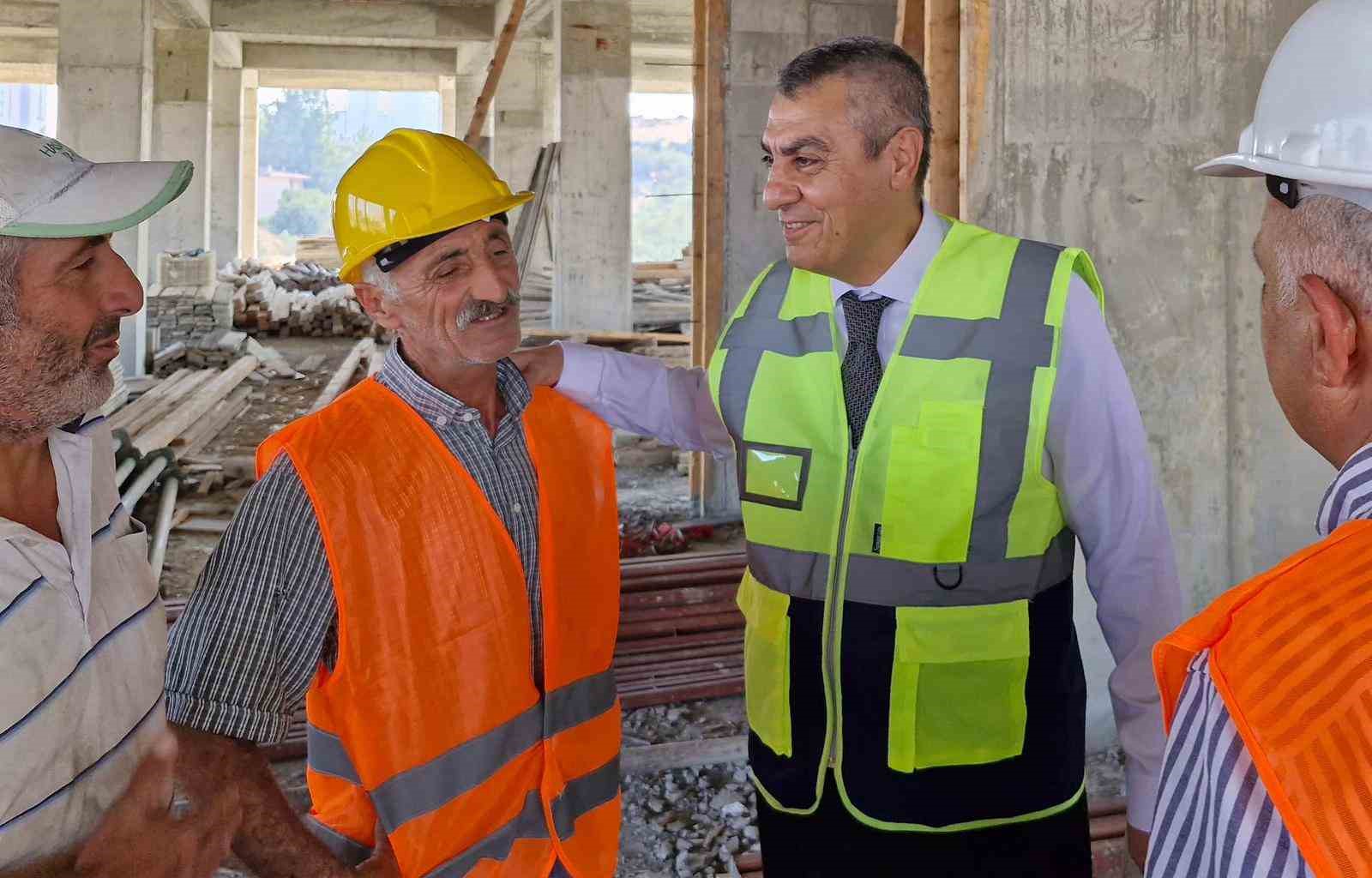 MERSİN VALİSİ TOROS, TARSUS’TA YAPIMI SÜREN EĞİTİM YATIRIMLARINI İNCELEDİ