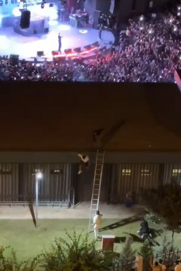 ÖZEL GÜVENLİK GÖREVLİLERİ, KONSERİ KAÇAK İZLEYEN GENCİ ÇATIDAN AŞAĞI ATTI
