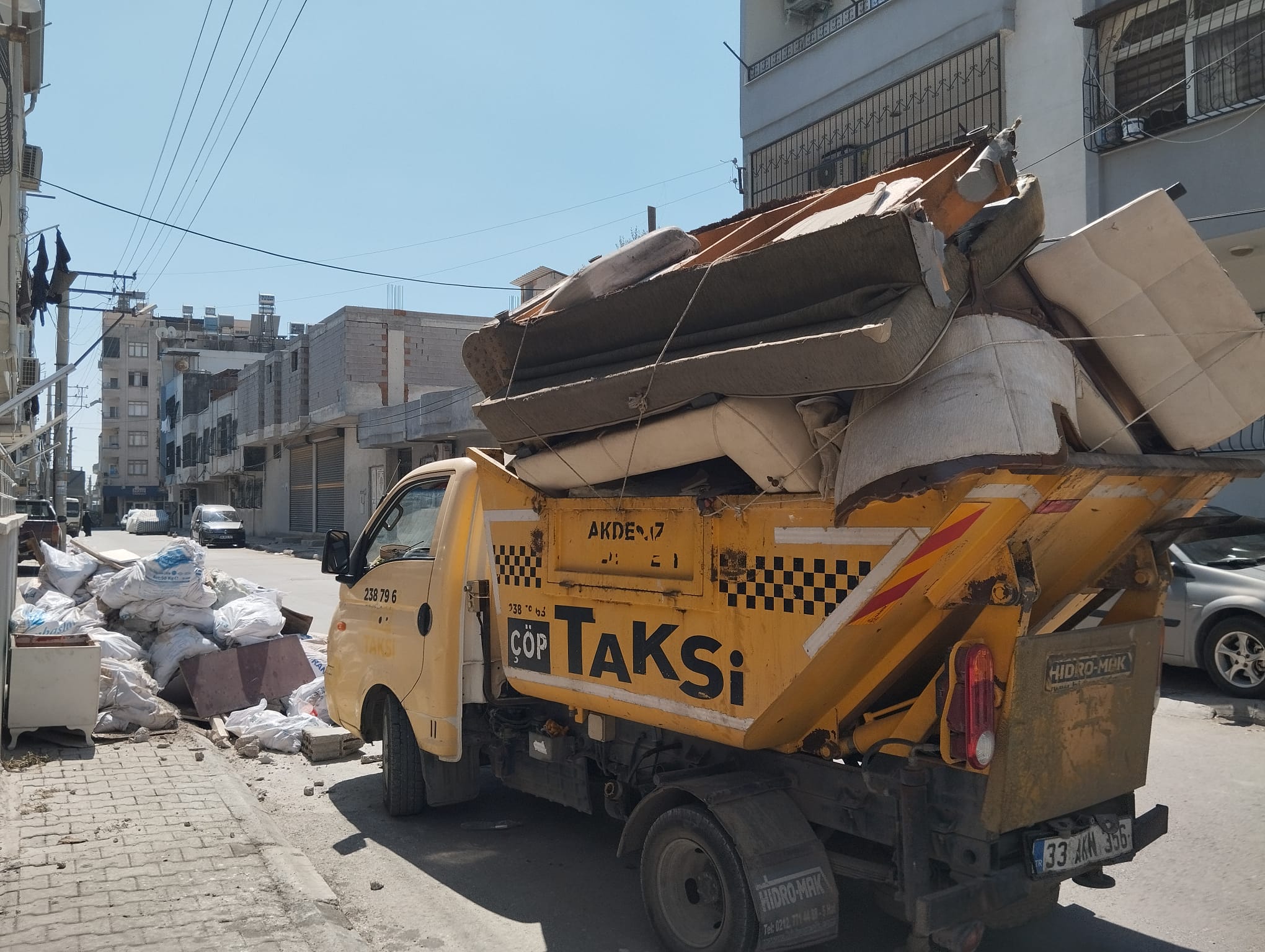 AKDENİZ BELEDİYESİNİN MOBİLYA, TEKSTİL VE İNŞAAT ATIKLARI İLE MÜCADELESİ SÜRÜYOR