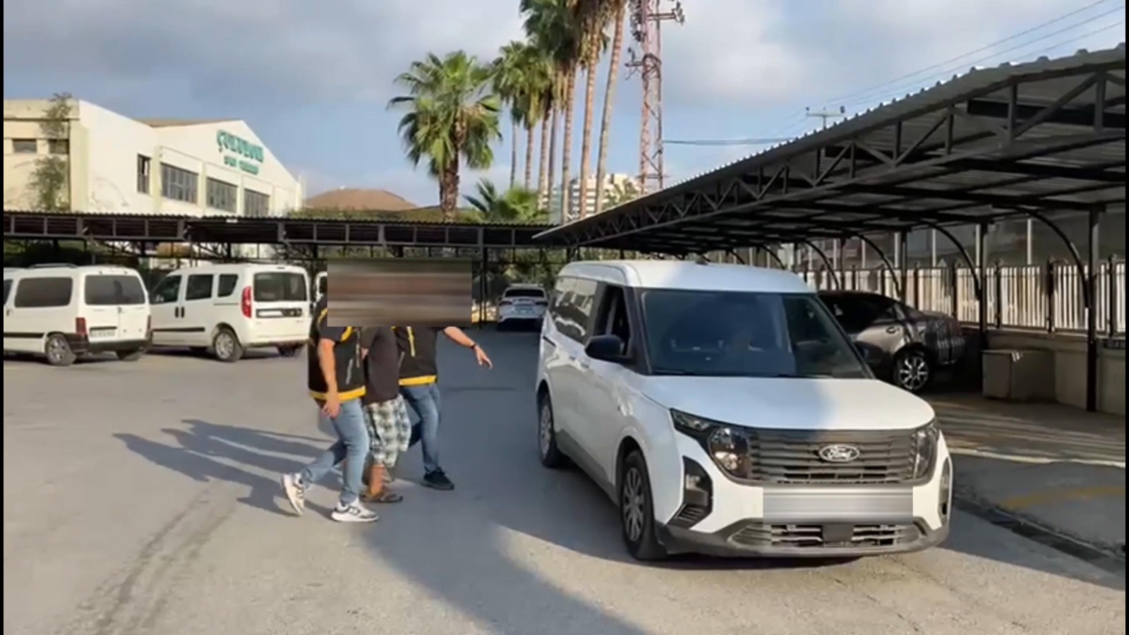 MERSİN EMNİYET MÜDÜRLÜĞÜNDEN AÇIKLAMA: ÇEŞİTLİ SUÇLARDAN ARANAN CEZAEVİ FİRARİSİ YAKALANDI