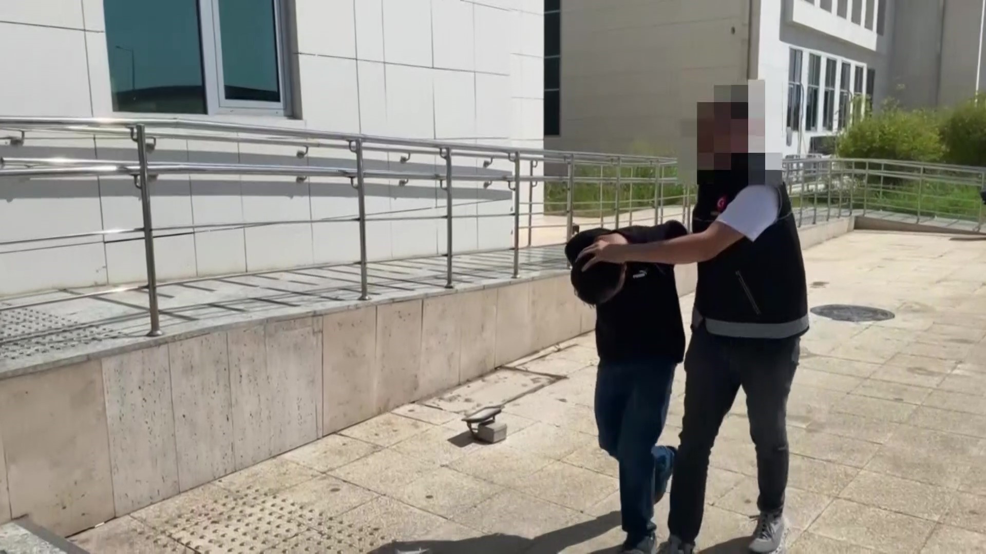 UYUŞTURUCUDAN HAPİS CEZASI ALAN 29 HÜKÜMLÜ YAKALANDI