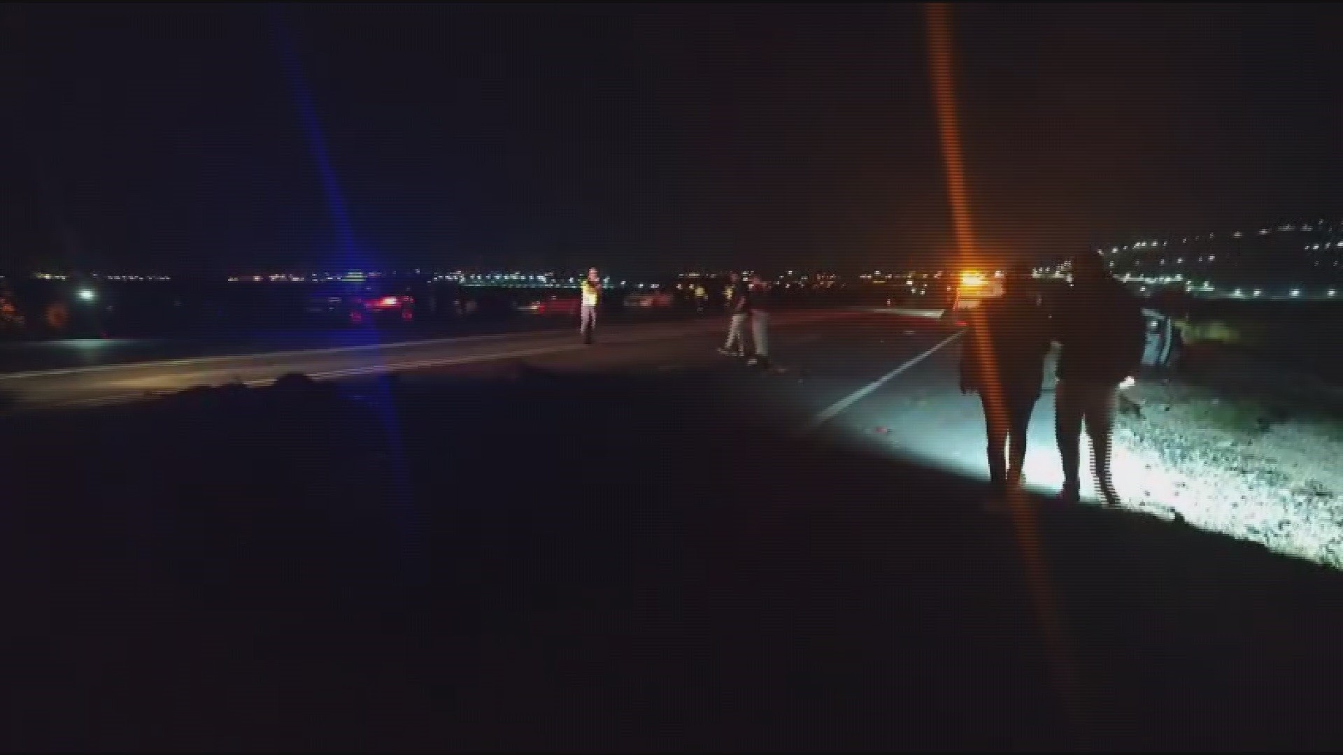 TIR VE HAFİF TİCARİ ARAÇ SÜRÜYE DALDI: 37 KÜÇÜKBAŞ HAYVAN TELEF OLDU