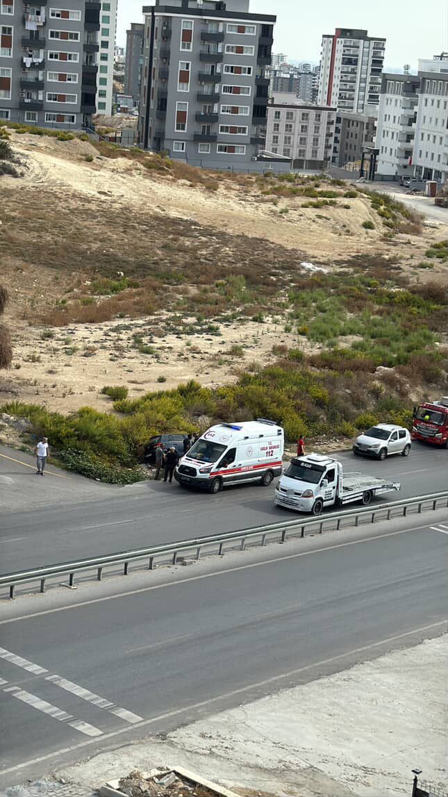 OTOMOBİL YOLDAN ÇIKTI: 1 ÖLÜ