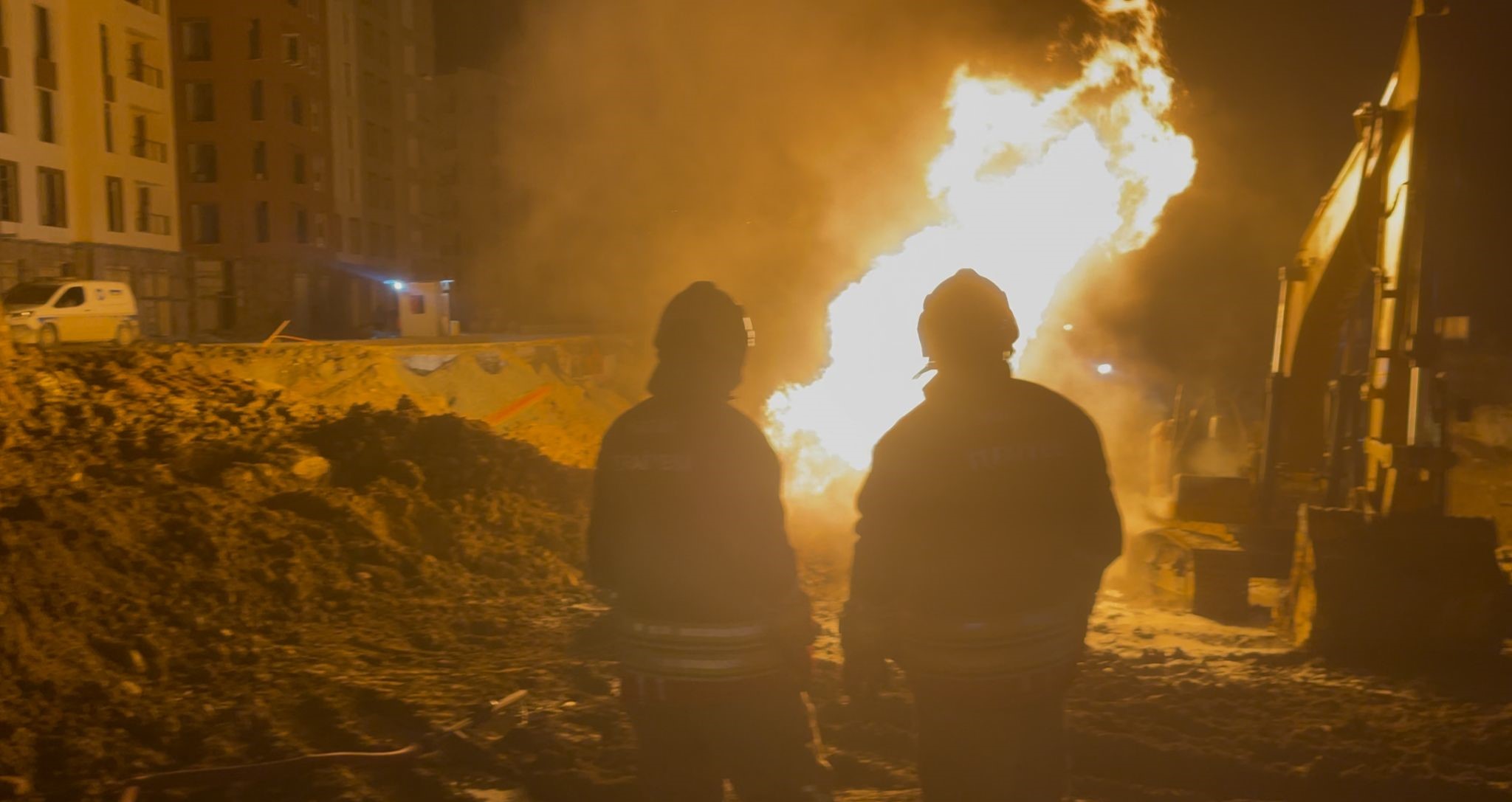 DOĞAL GAZ PATLAMASIYLA ÇIKAN YANGINDA 2 İŞÇİ YARALANDI