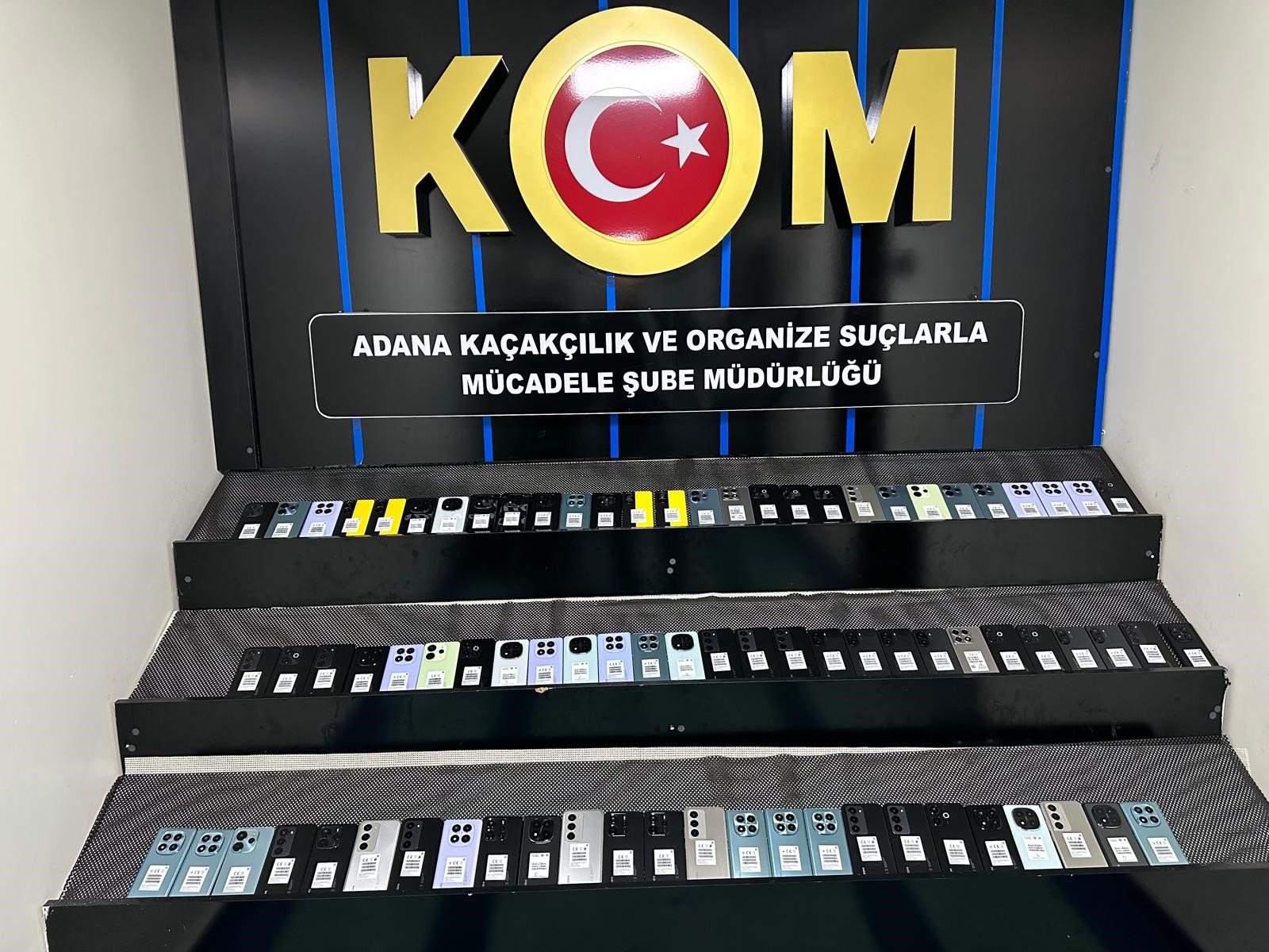 ADANA’DA 3 MİLYON TL DEĞERİNDE KAÇAKÇILIK OPERASYONU: TELEFONLAR, SİGARALAR ELE GEÇİRİLDİ