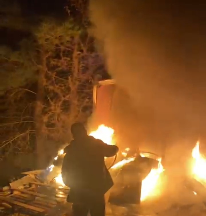 KÜLLÜKTE UNUTULAN SİGARA YANGINA NEDEN OLDU