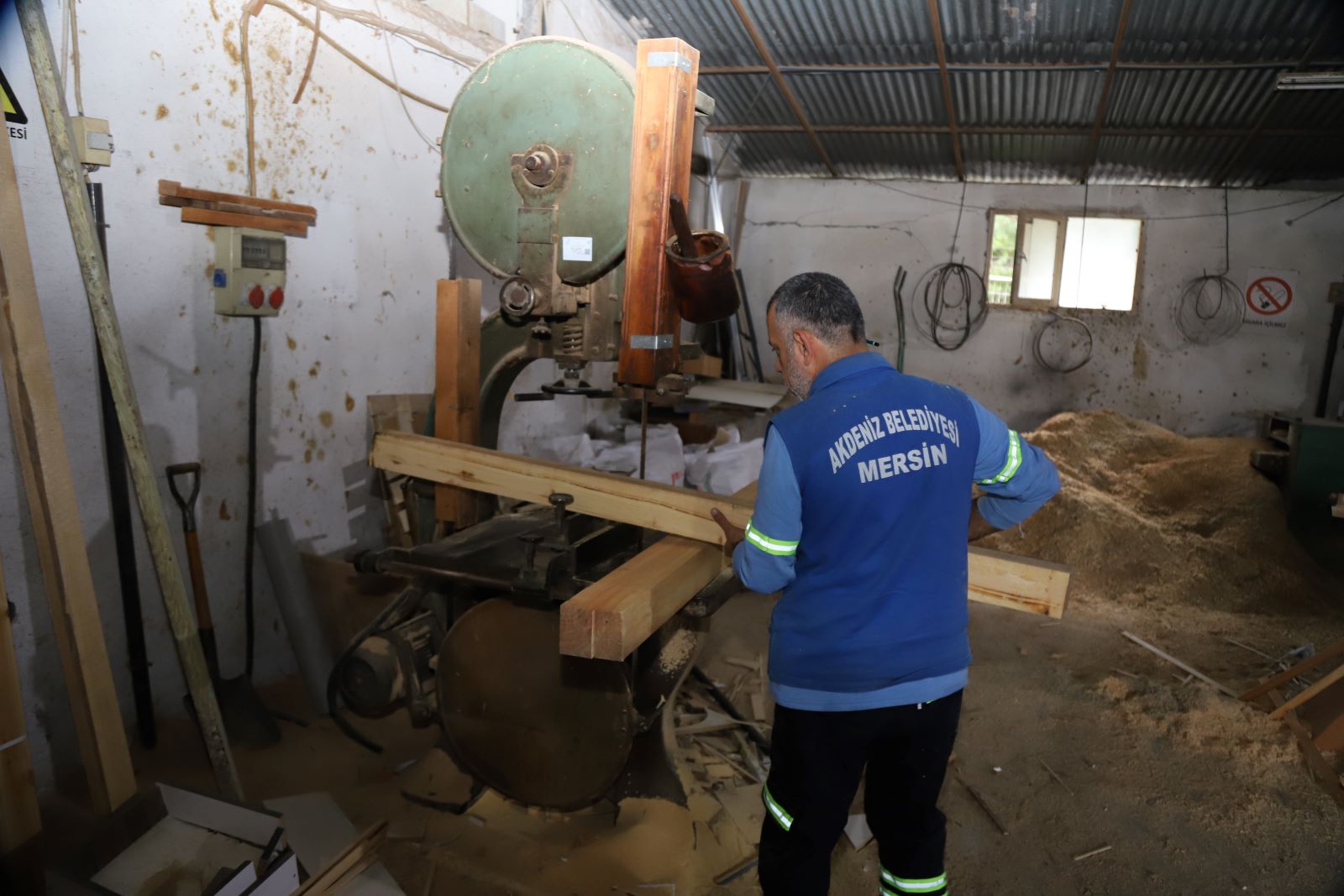 AKDENİZ BELEDİYESİ, ÜRETEREK KAYNAKLARINI VERİMLİ KULLANIYOR