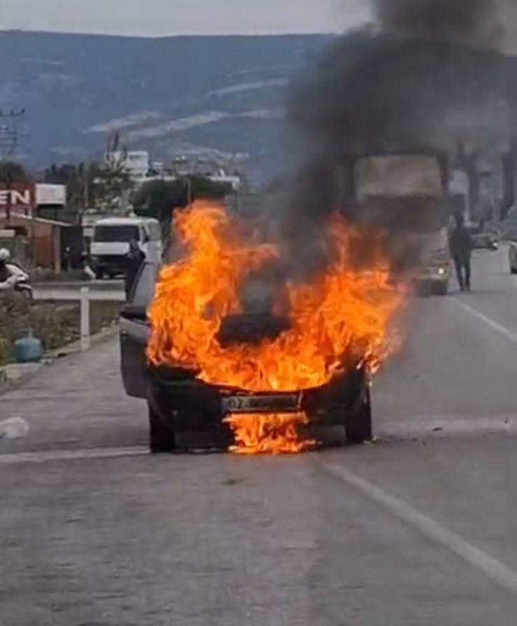 OTOMOBİL ALEV ALEV YANDI