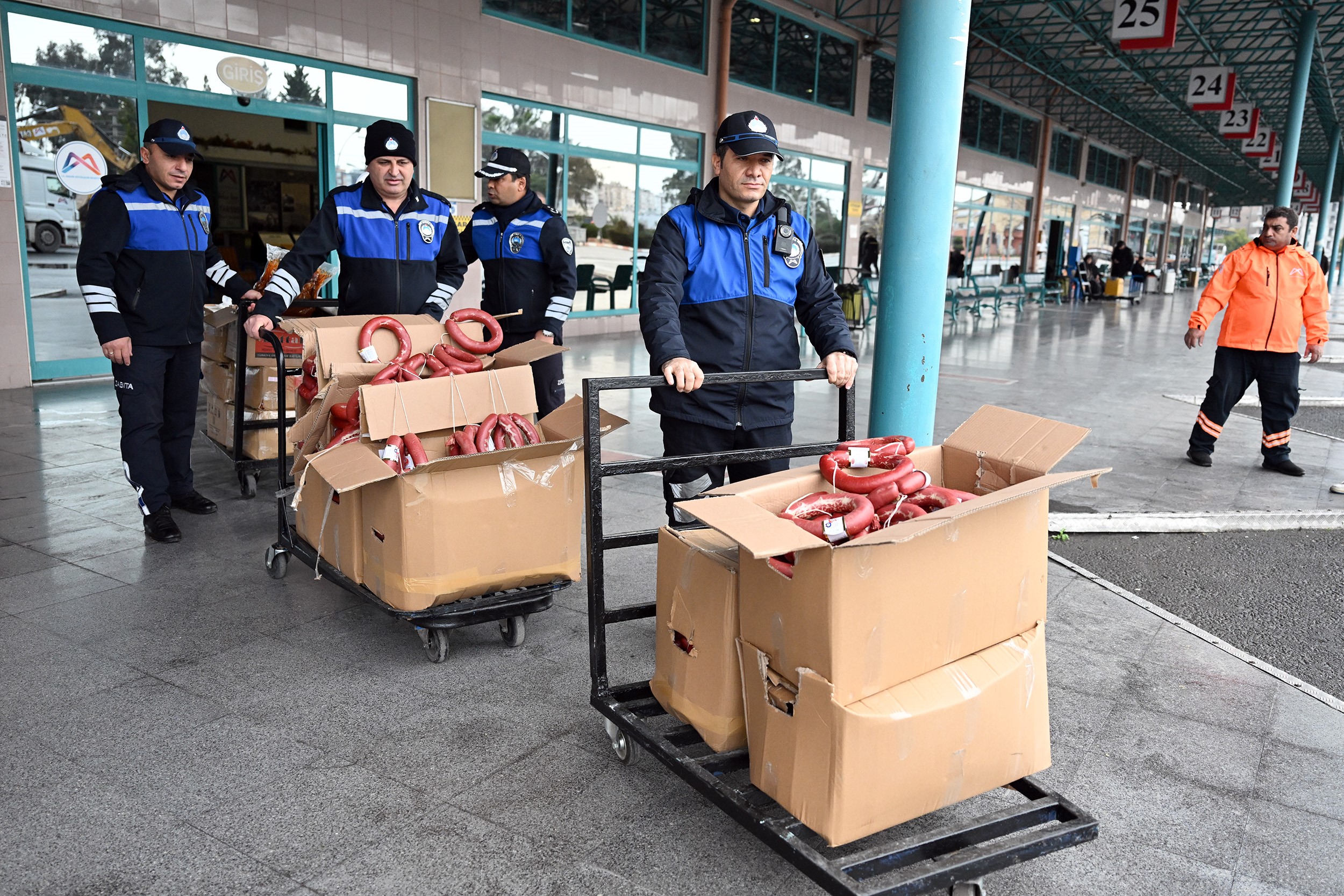 MERSİN’DE HALK SAĞLIĞINI TEHDİT EDEN GIDALARA GEÇİT VERİLMEDİ