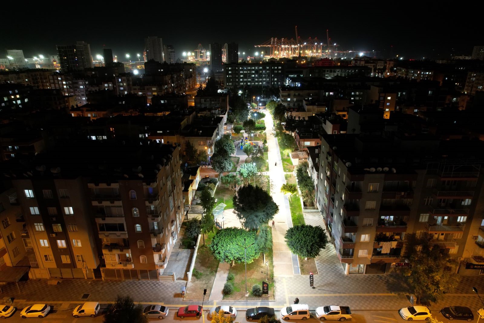 AKDENİZ BELEDİYESİ 6 PARKI BAŞTAN SONA YENİLEDİ