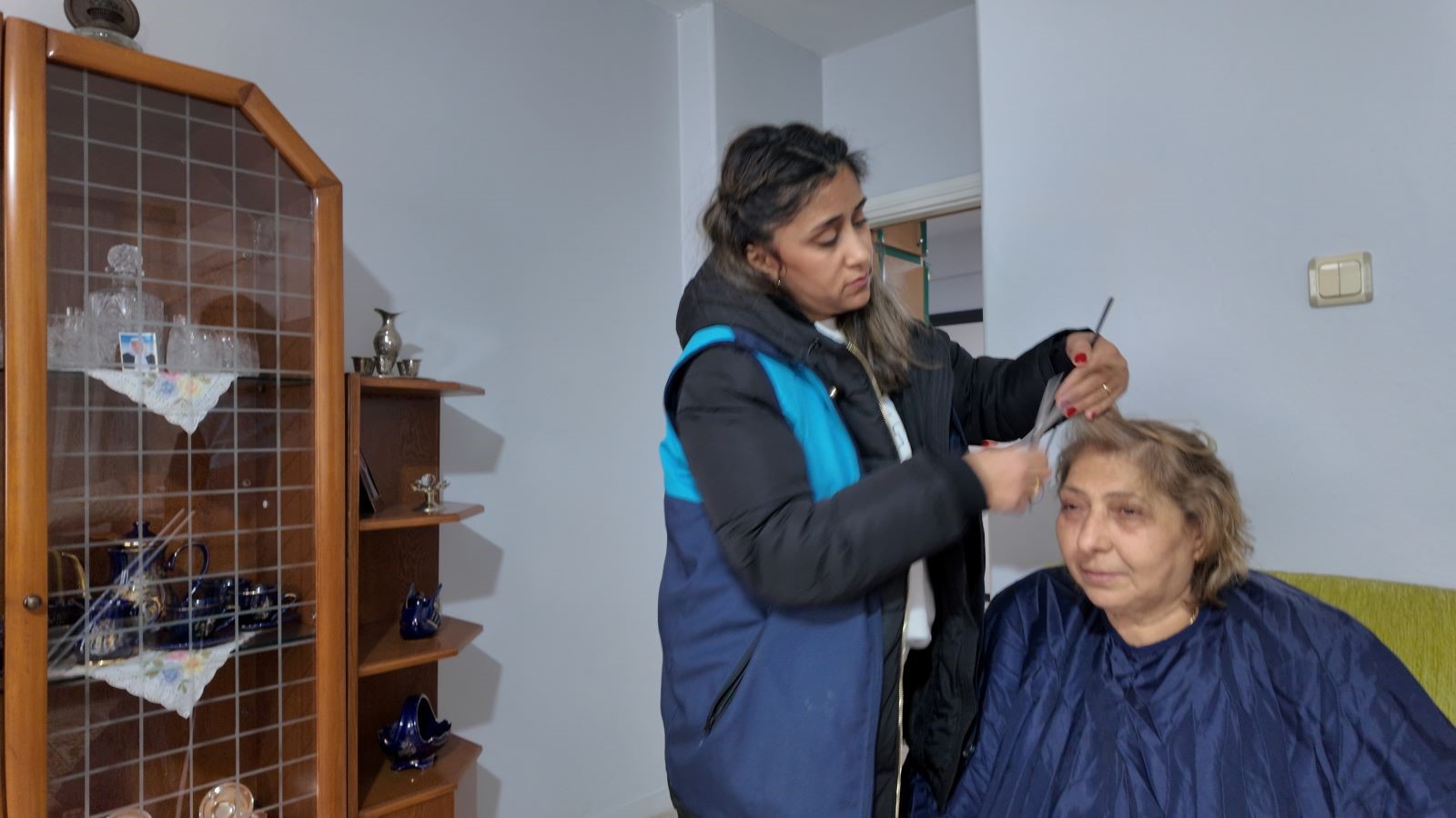 AKDENİZ BELEDİYESİNDEN KİMSESİZ, ENGELLİ VE YAŞLILARA ŞEFKAT ELİ