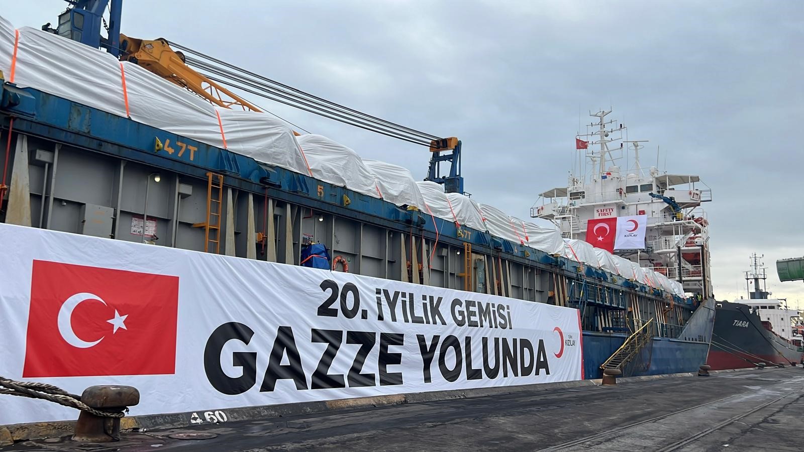 TÜRK KIZILAYI’NIN 20. İYİLİK GEMİSİ GAZZE İÇİN MERSİN’DEN YOLA ÇIKTI