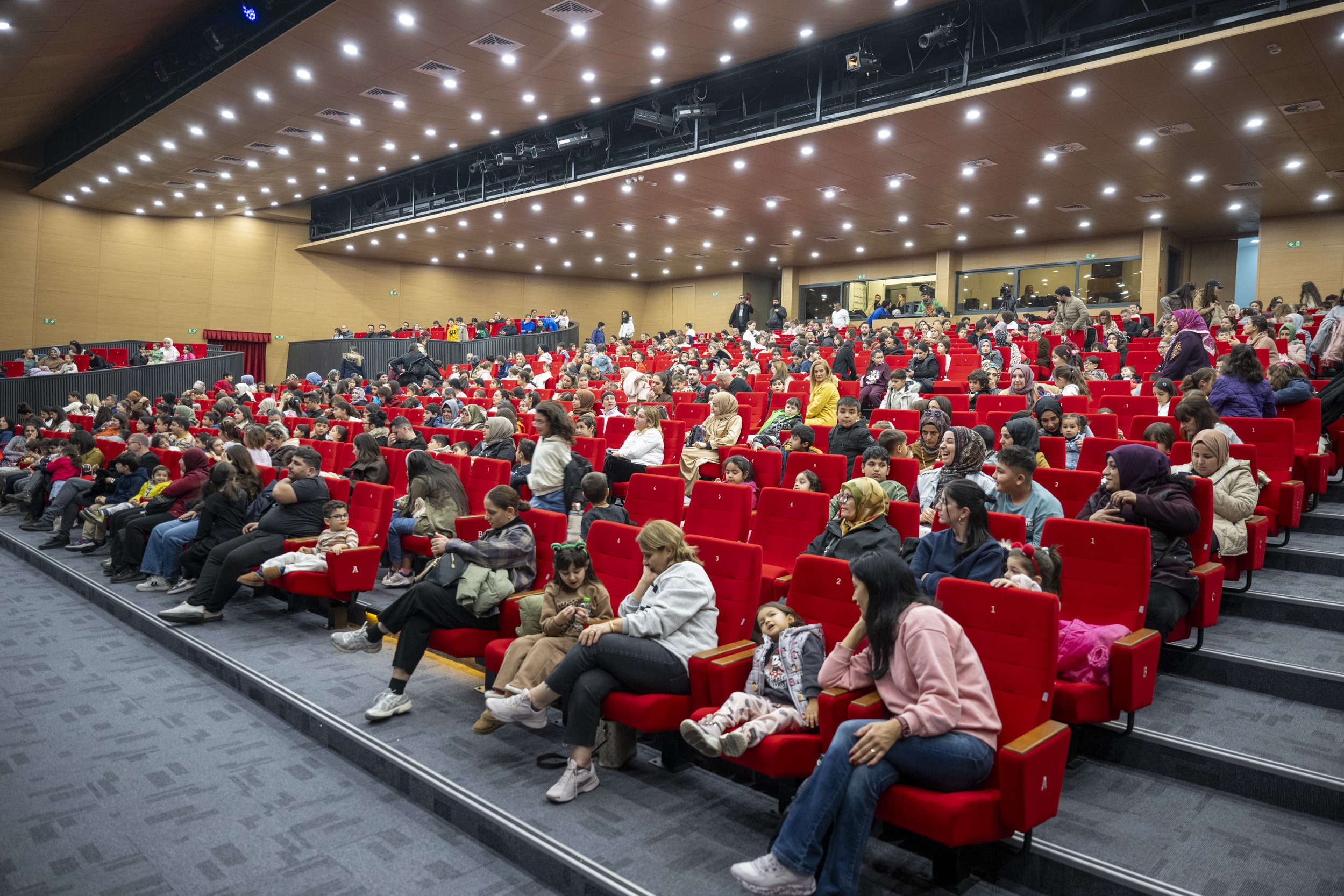 MERSİN’DE YARIYIL TATİLİNDE ÇOCUKLARA ÜCRETSİZ TİYATRO ŞENLİĞİ