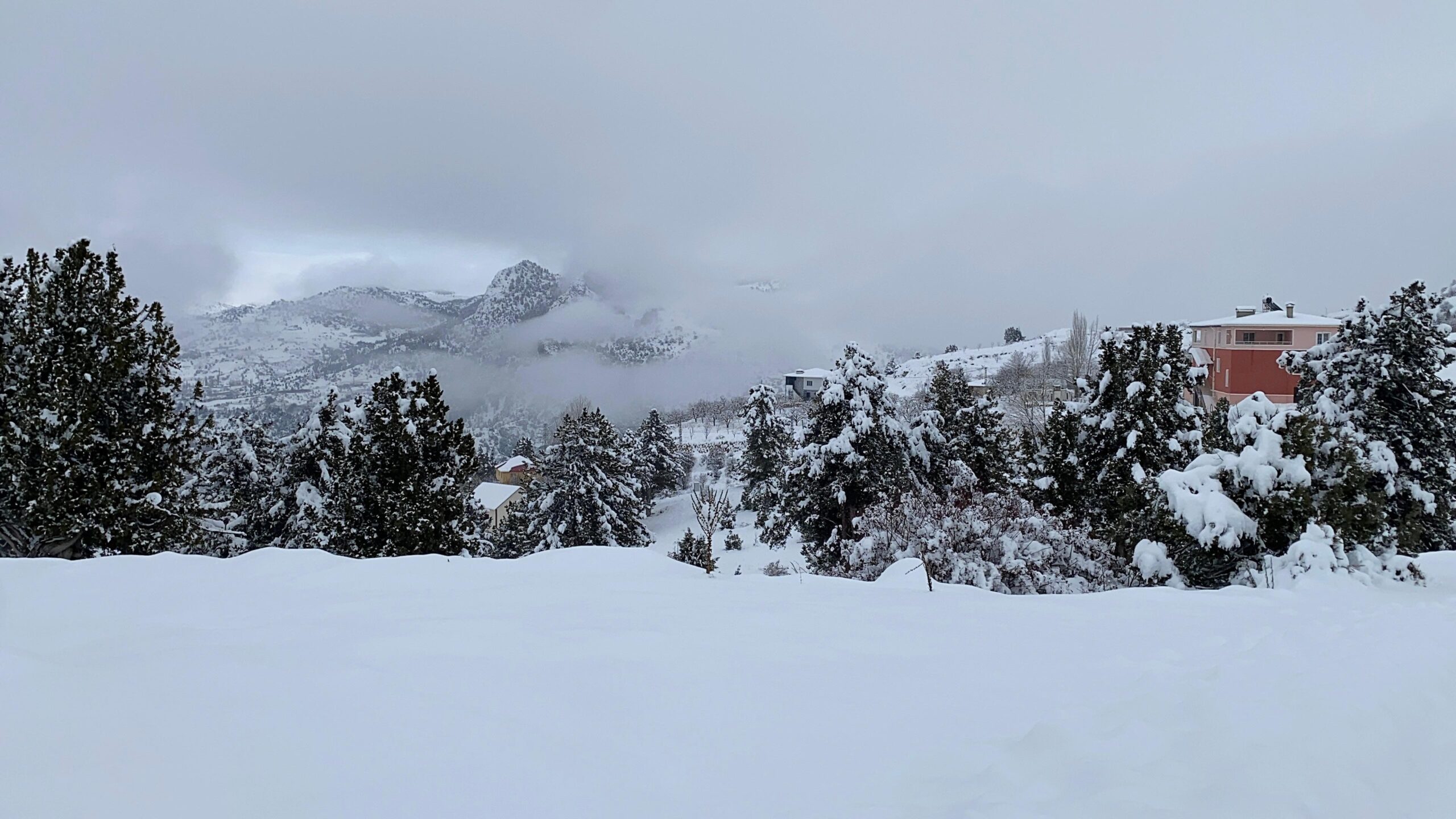 MERSİN’İN YÜKSEK KESİMLERİNDE KAR SEVİNCİ