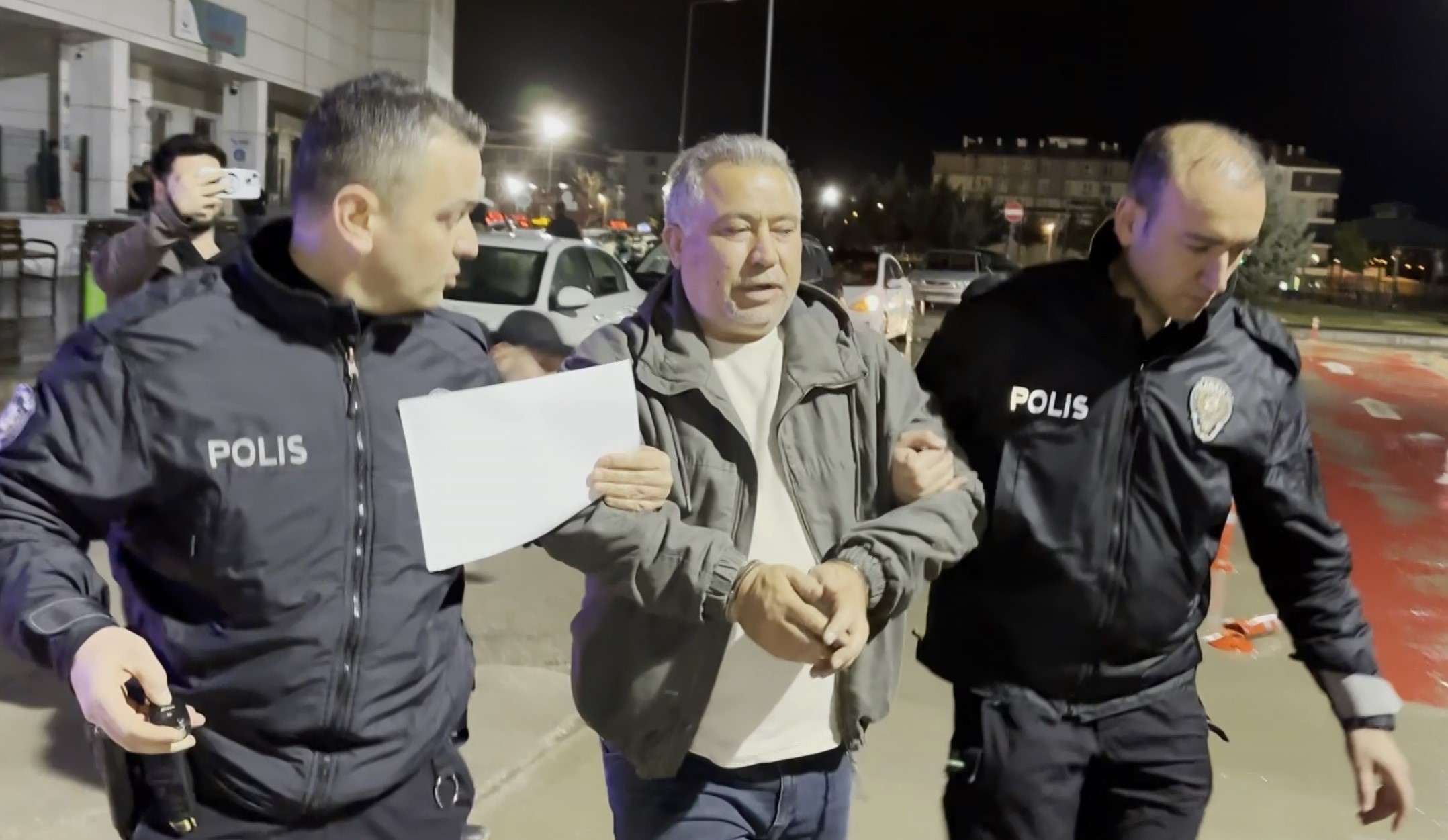 MADDİ HASARLI KAZA SONRASI 2 KİŞİYİ ÖLDÜRDÜ: “PİŞMAN DEĞİLİM, ONUR DUYUYORUM” DEDİ