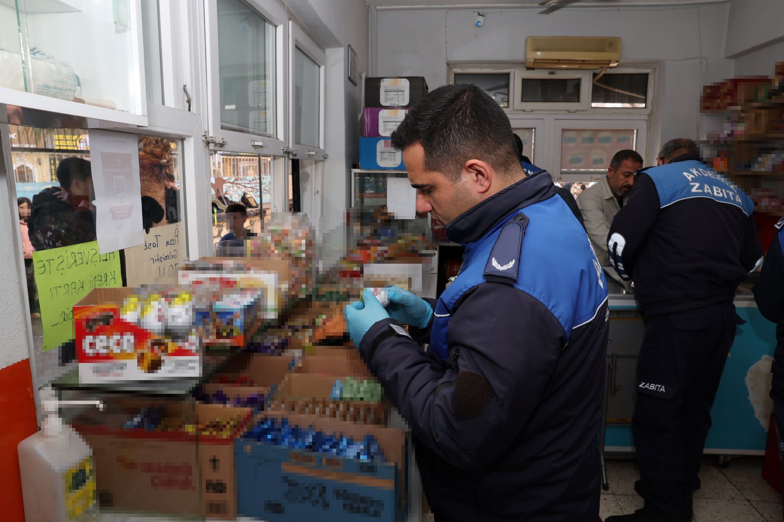 MERSİN’DE SAĞLIKSIZ ÜRÜN SATAN KANTİNE CEZA