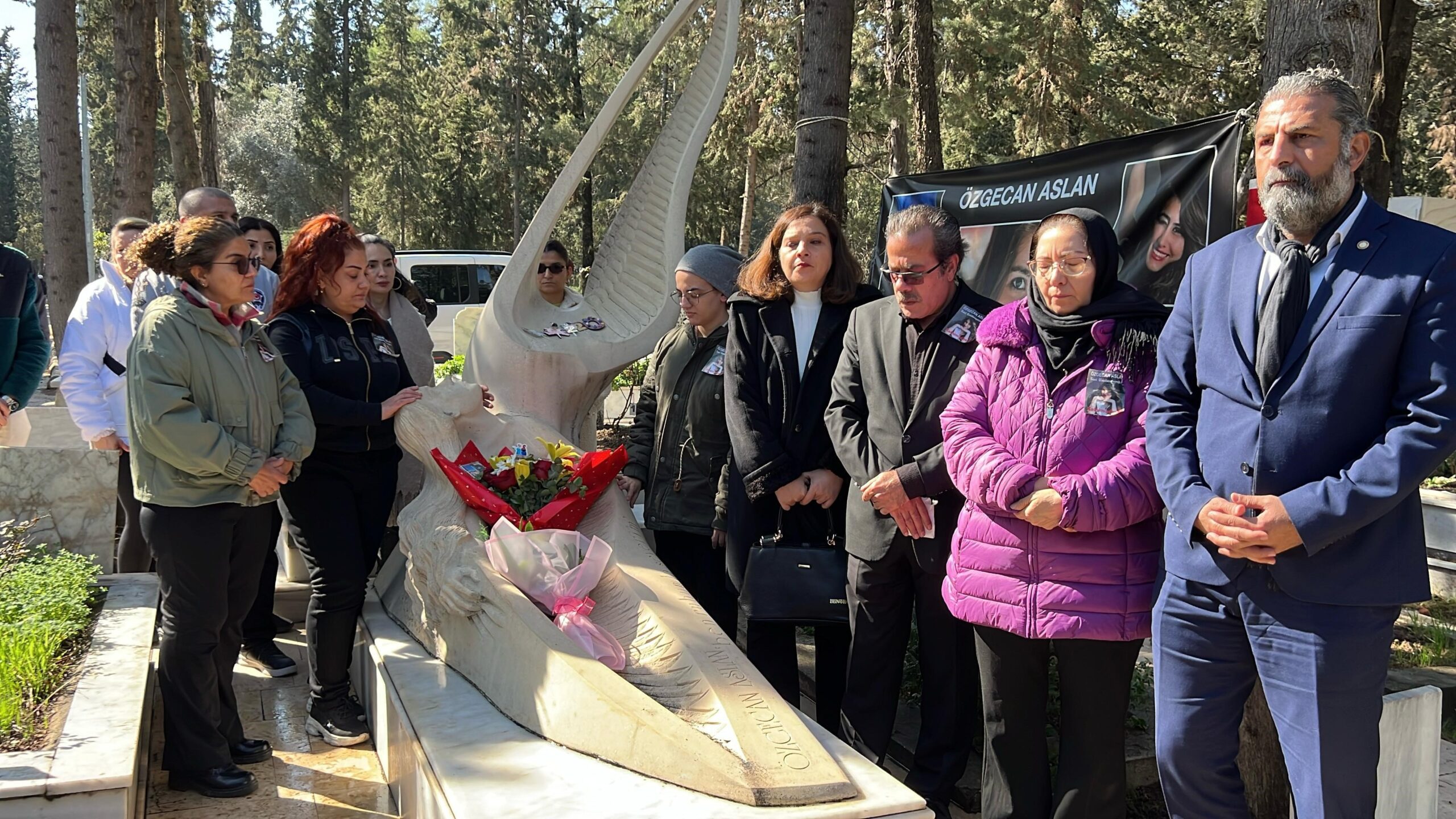 ÖZGECAN ASLAN ÖLÜMÜNÜN 11’İNCİ YILINDA MEZARI BAŞINDA DUALARLA ANILDI