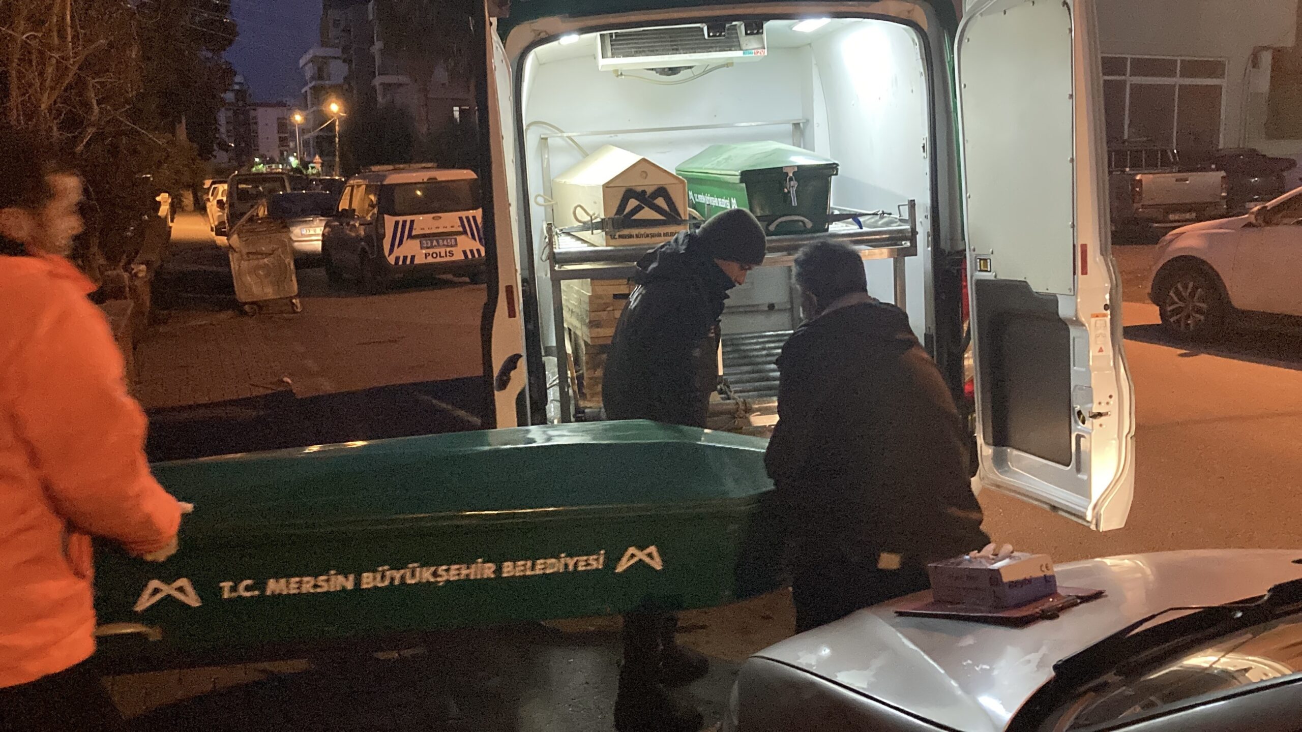 POLİS KAVGA İHBARINA GİTTİ, BANYODA CESETLE KARŞILAŞTI: 3 GÖZALTI