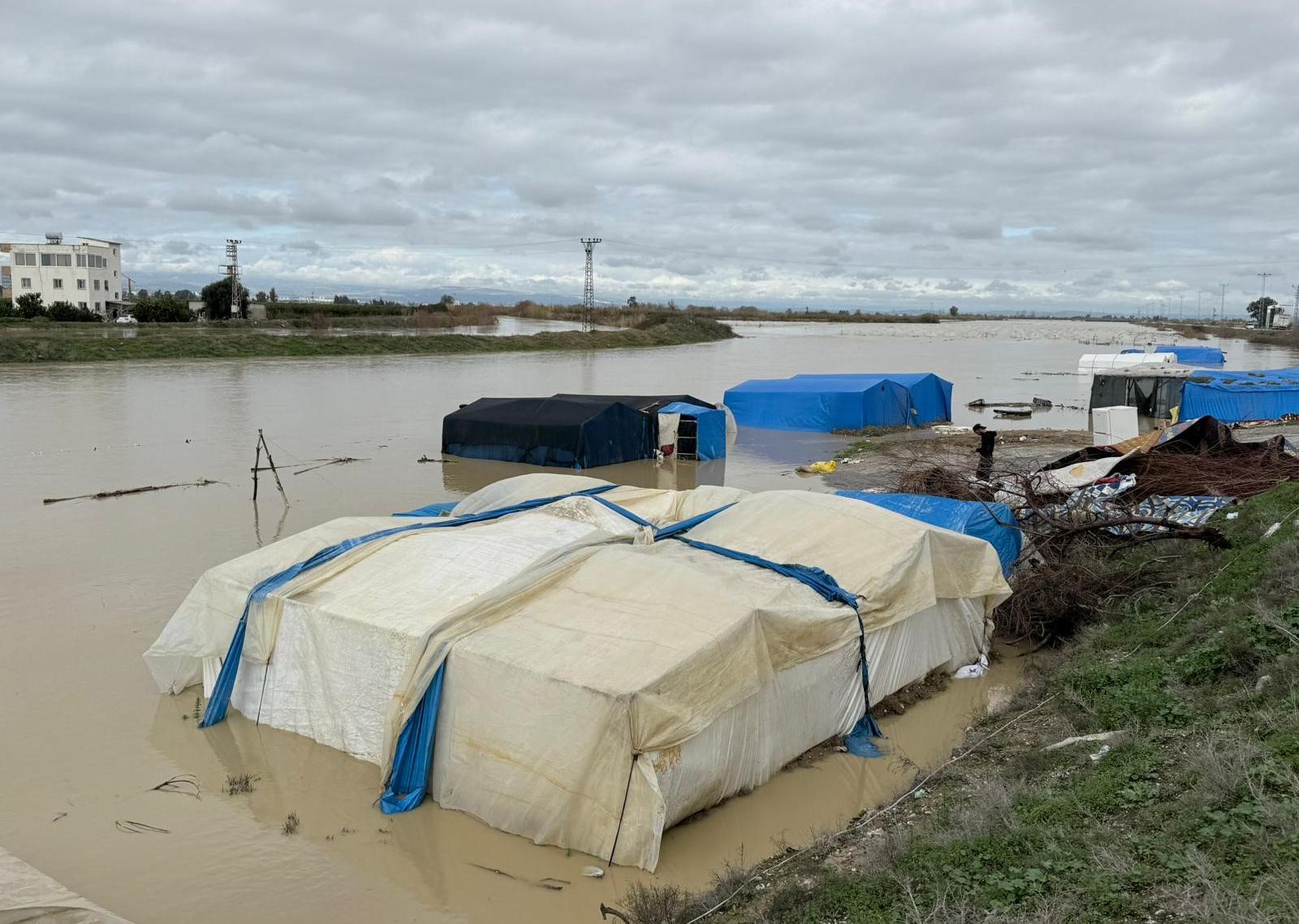 TARSUS’TA 8 BİN DÖNÜM TARIM ARAZİSİ SULAR ALTINDA KALDI