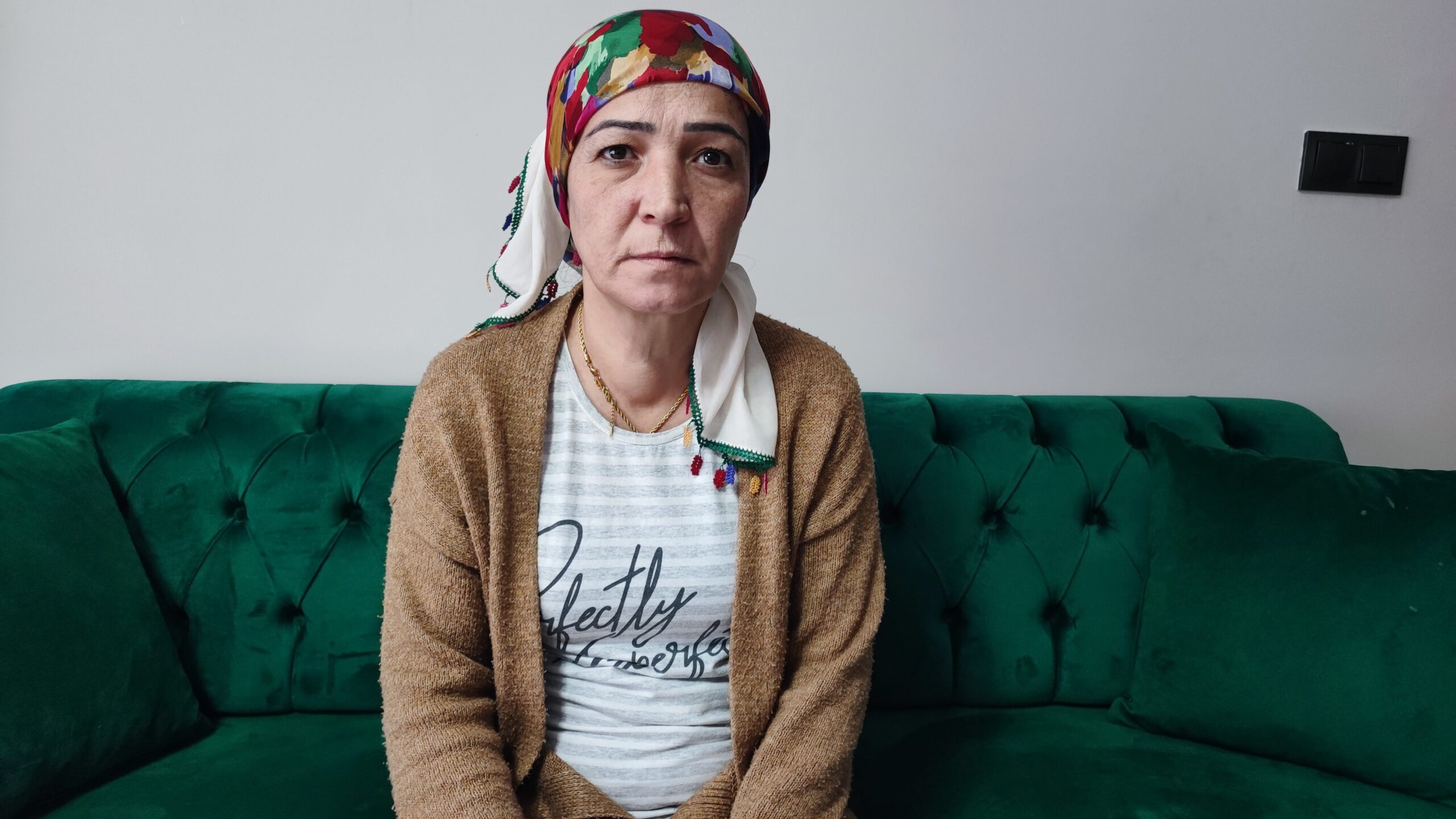 KUZENİNE IBAN VEREN GENÇ KIZ CEZAEVİNE GİRDİ, ENGELLİ ANNESİ GÖZYAŞLARINA BOĞULDU