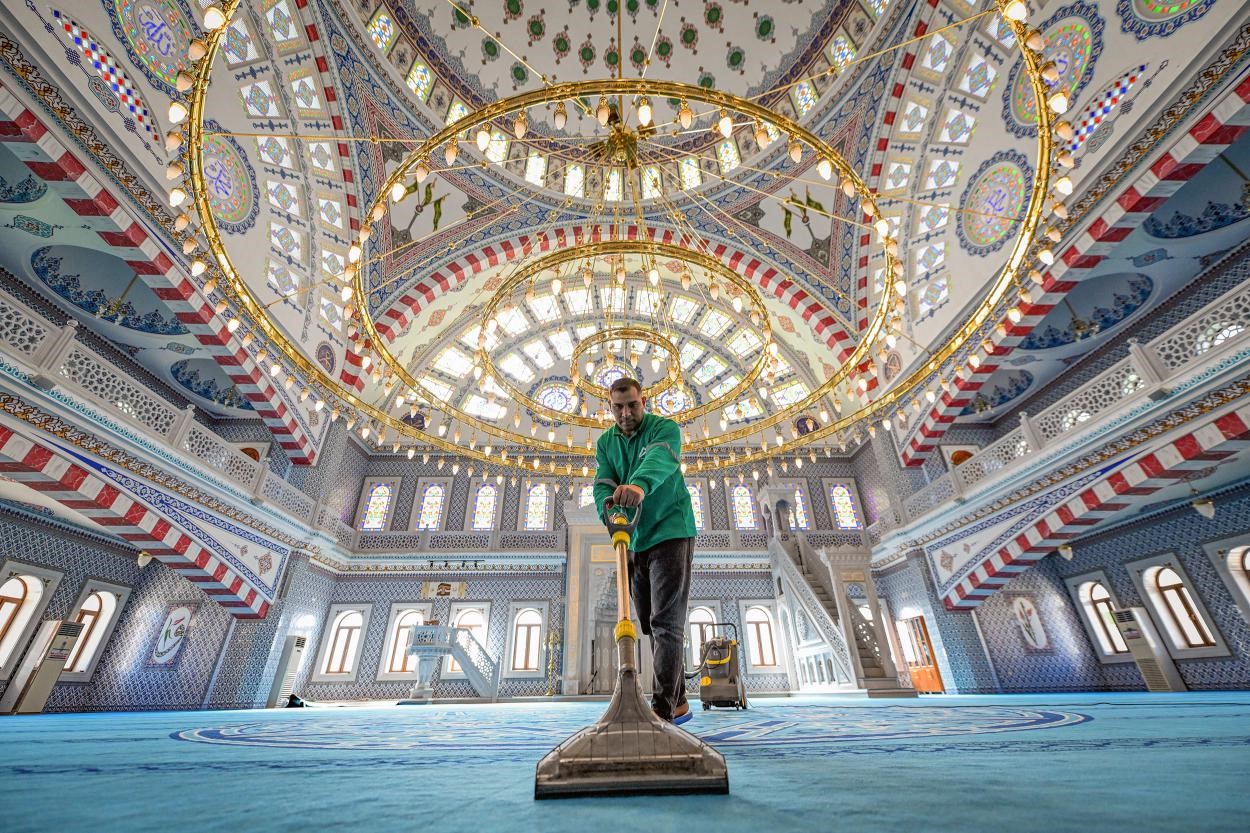 MERSİN’İN 13 İLÇESİNDE İBADETHANELER RAMAZAN’A HAZIRLANIYOR