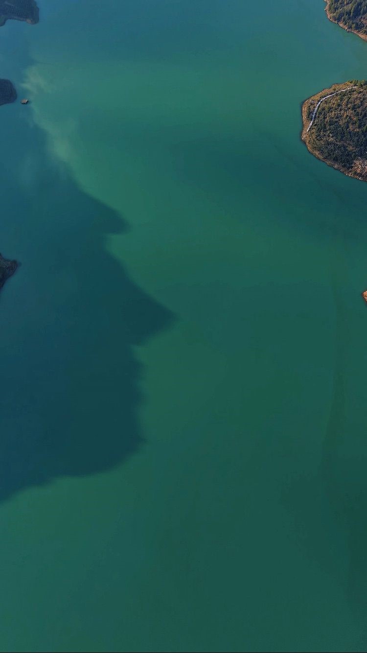 KIBRIS’A İÇME SUYU SAĞLAYAN BARAJ DOLDU, İNSAN SİLUETİ ORTAYA ÇIKTI
