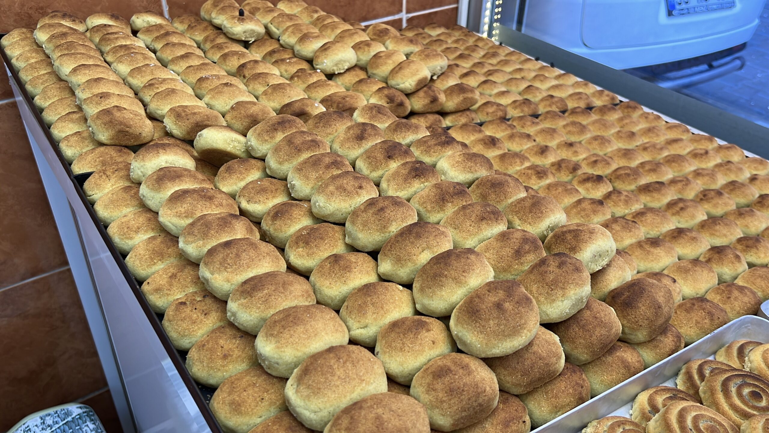 RAMAZAN’IN İLK GÜNÜNDE MERSİN’İN VAZGEÇİLMEZ TATLISI KEREBİÇE YOĞUN İLGİ